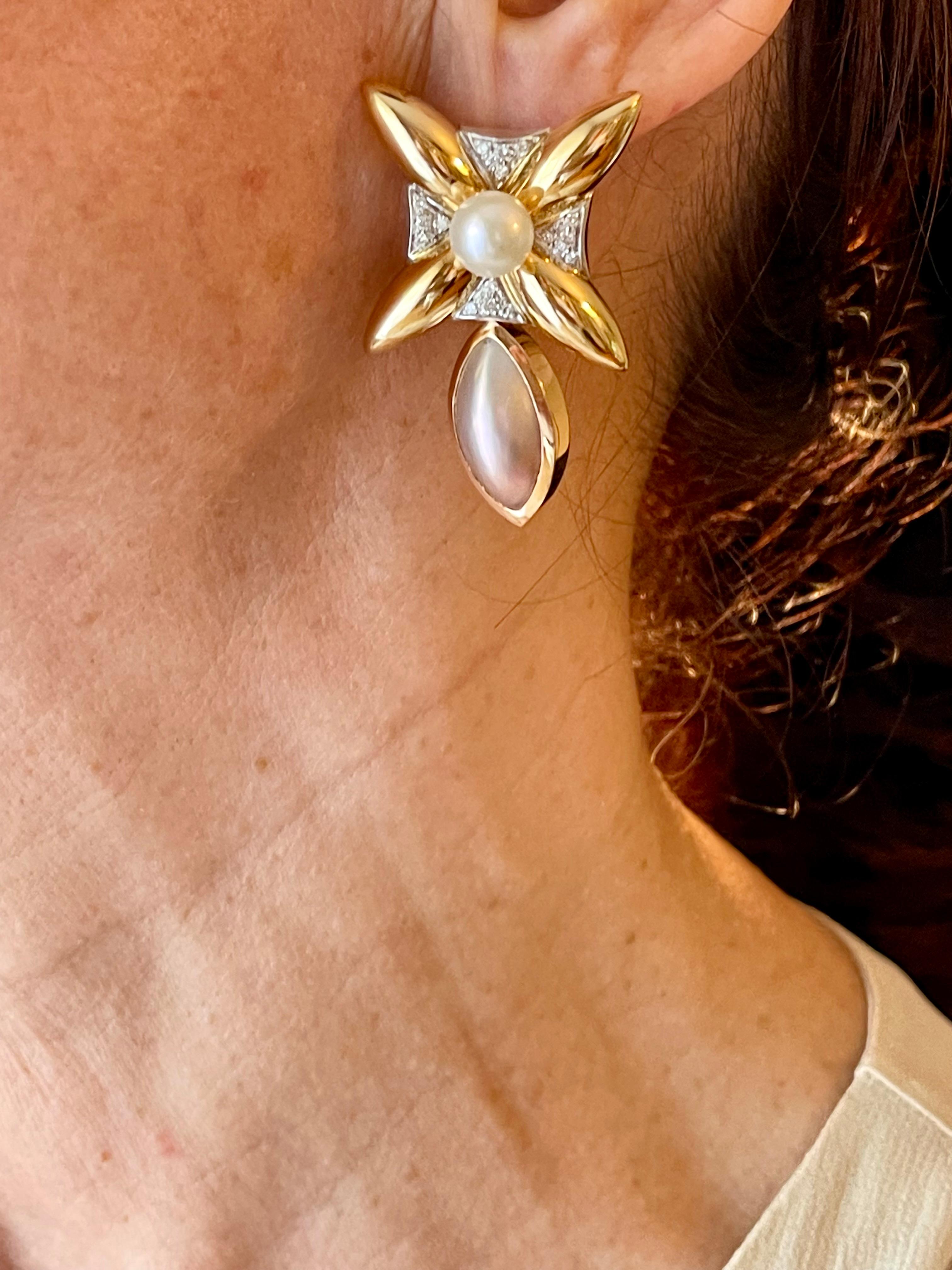 Coppia di orecchini in oro giallo bianco 18 K con perla coltivata in vendita 5