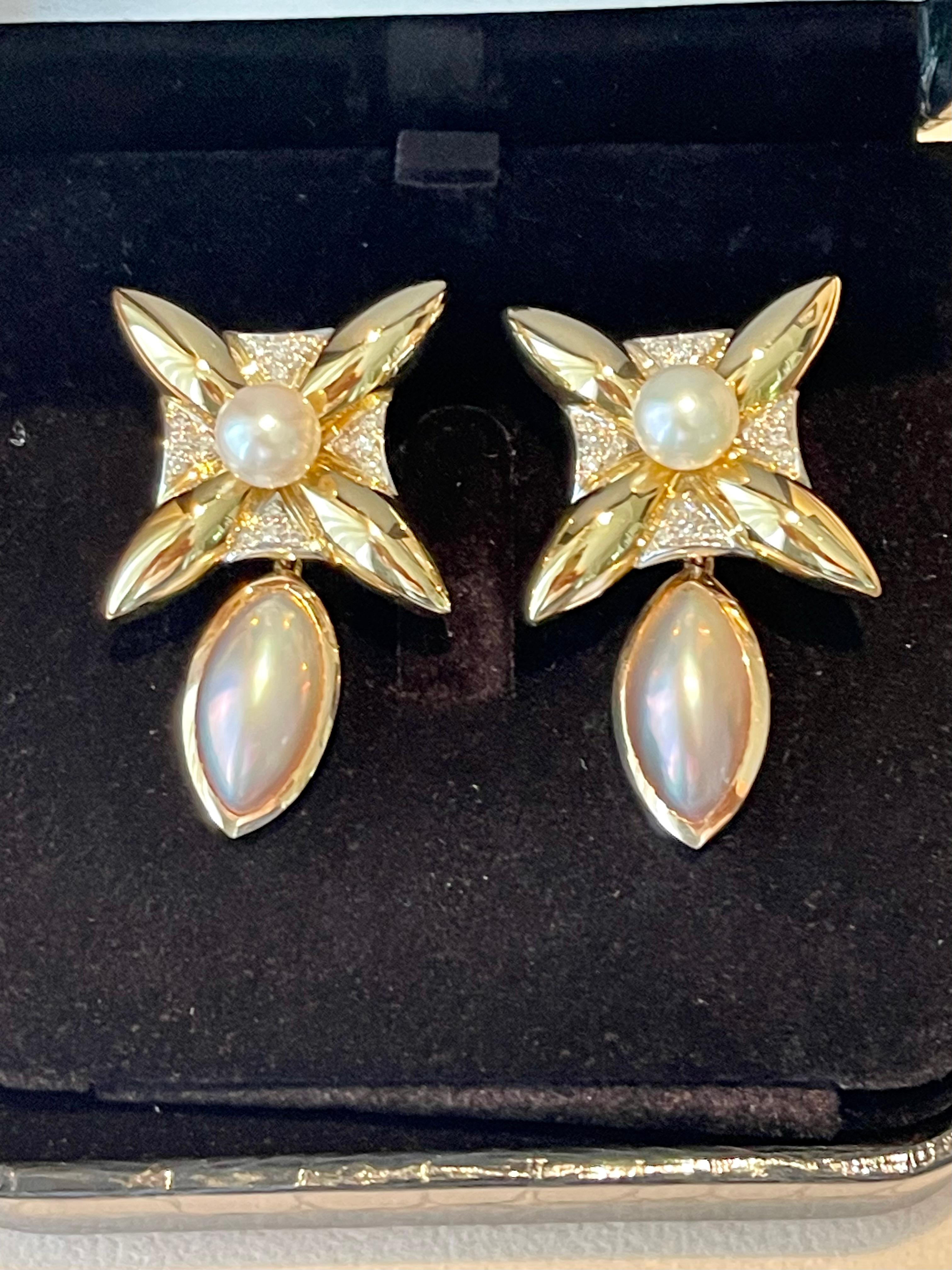 Coppia di orecchini in oro giallo bianco 18 K con perla coltivata in vendita 2