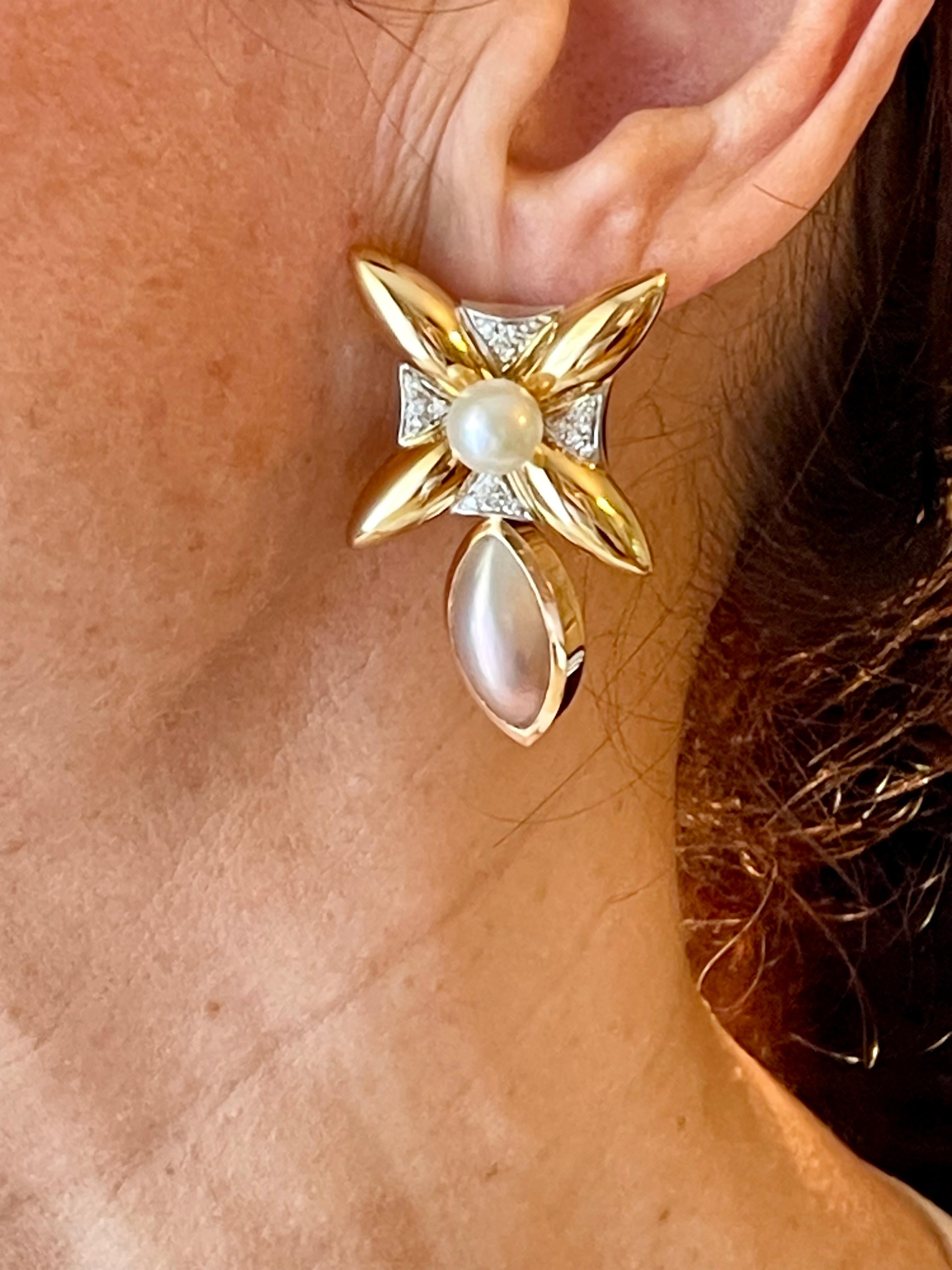 Coppia di orecchini in oro giallo bianco 18 K con perla coltivata in vendita 3