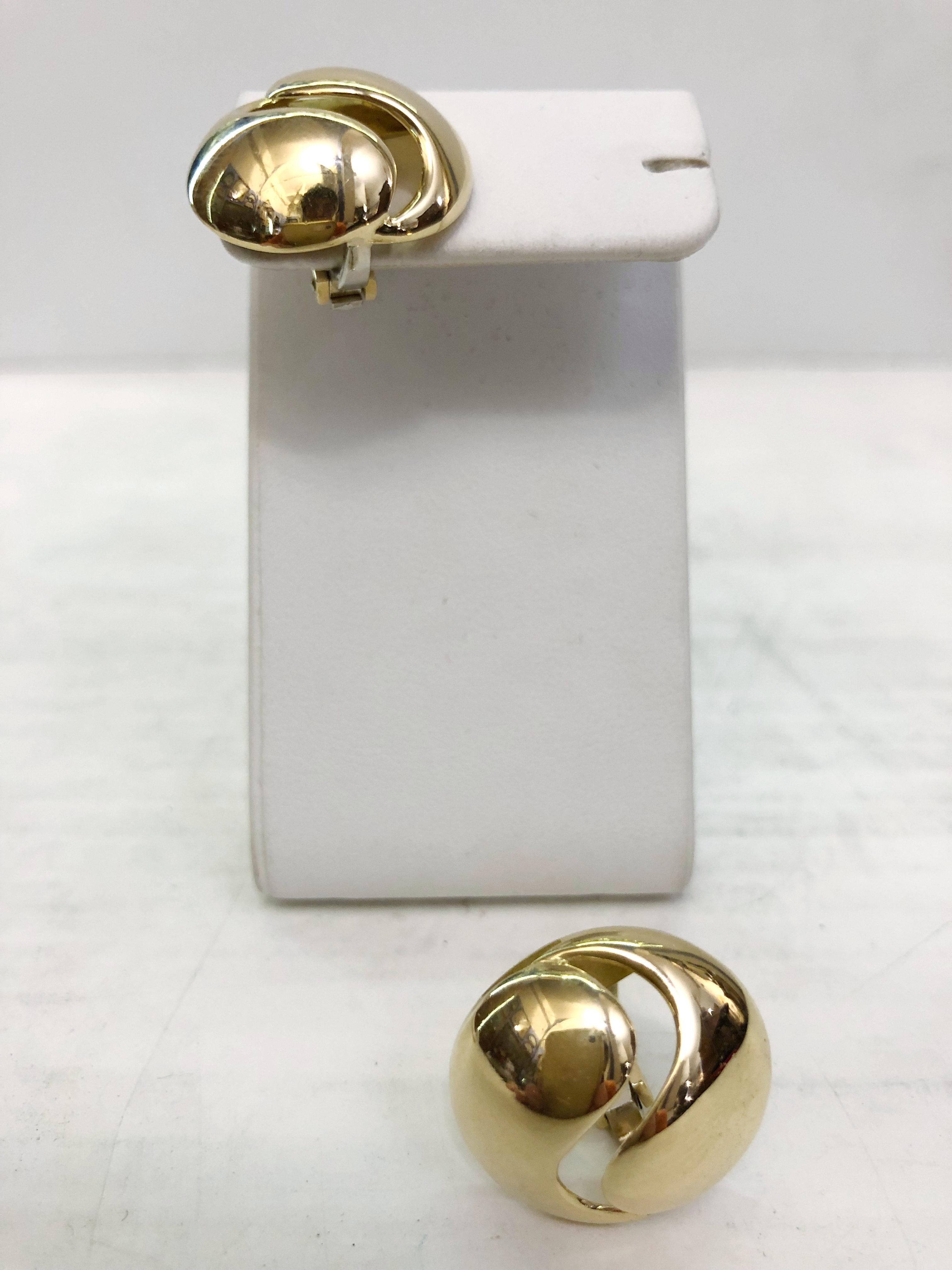 Pair of 18 Karat Gold Earrings In Good Condition For Sale In Palm Springs, CA