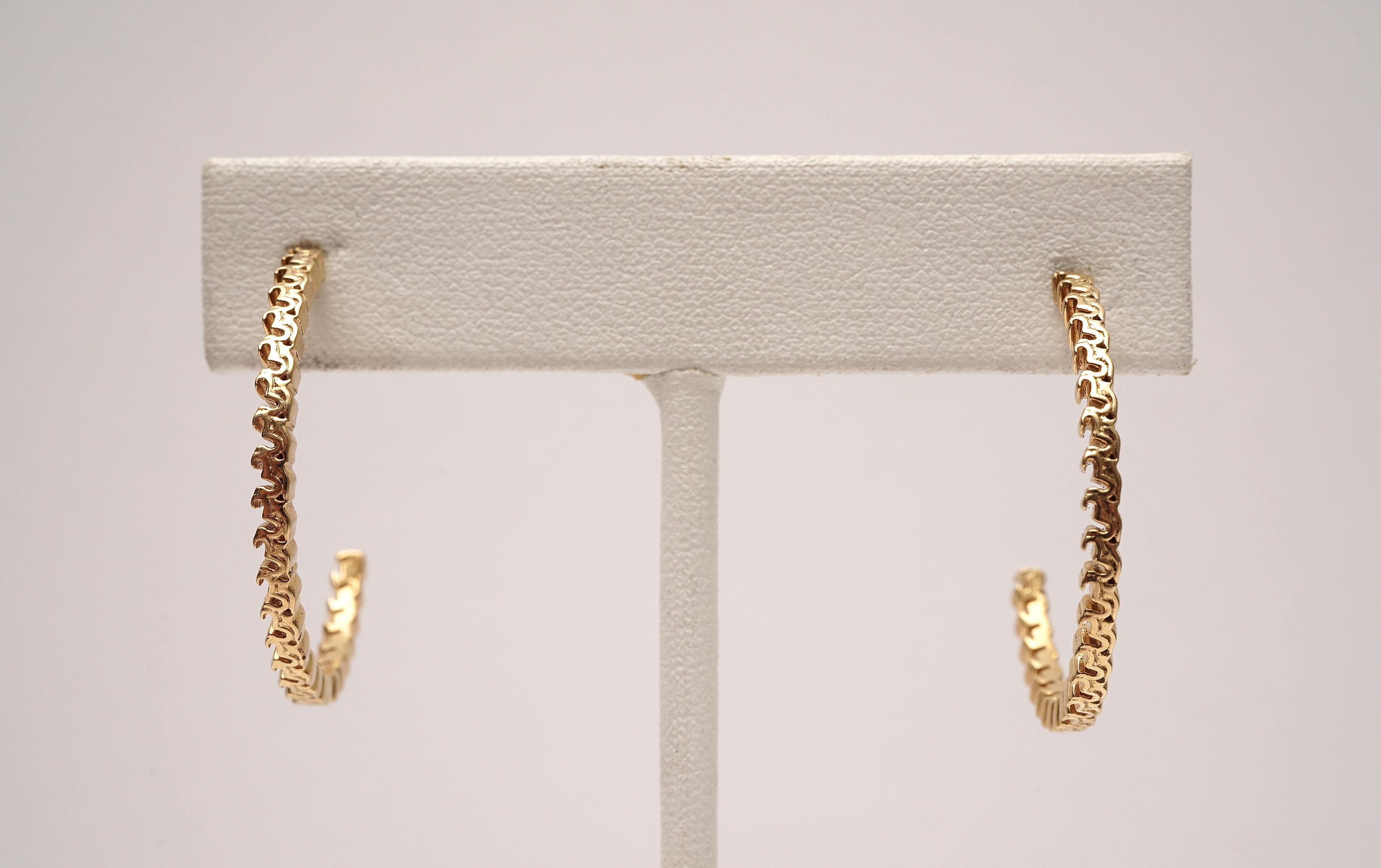 Pair of 18 Karat Gold Textured Hoops In Excellent Condition For Sale In Nantucket, MA