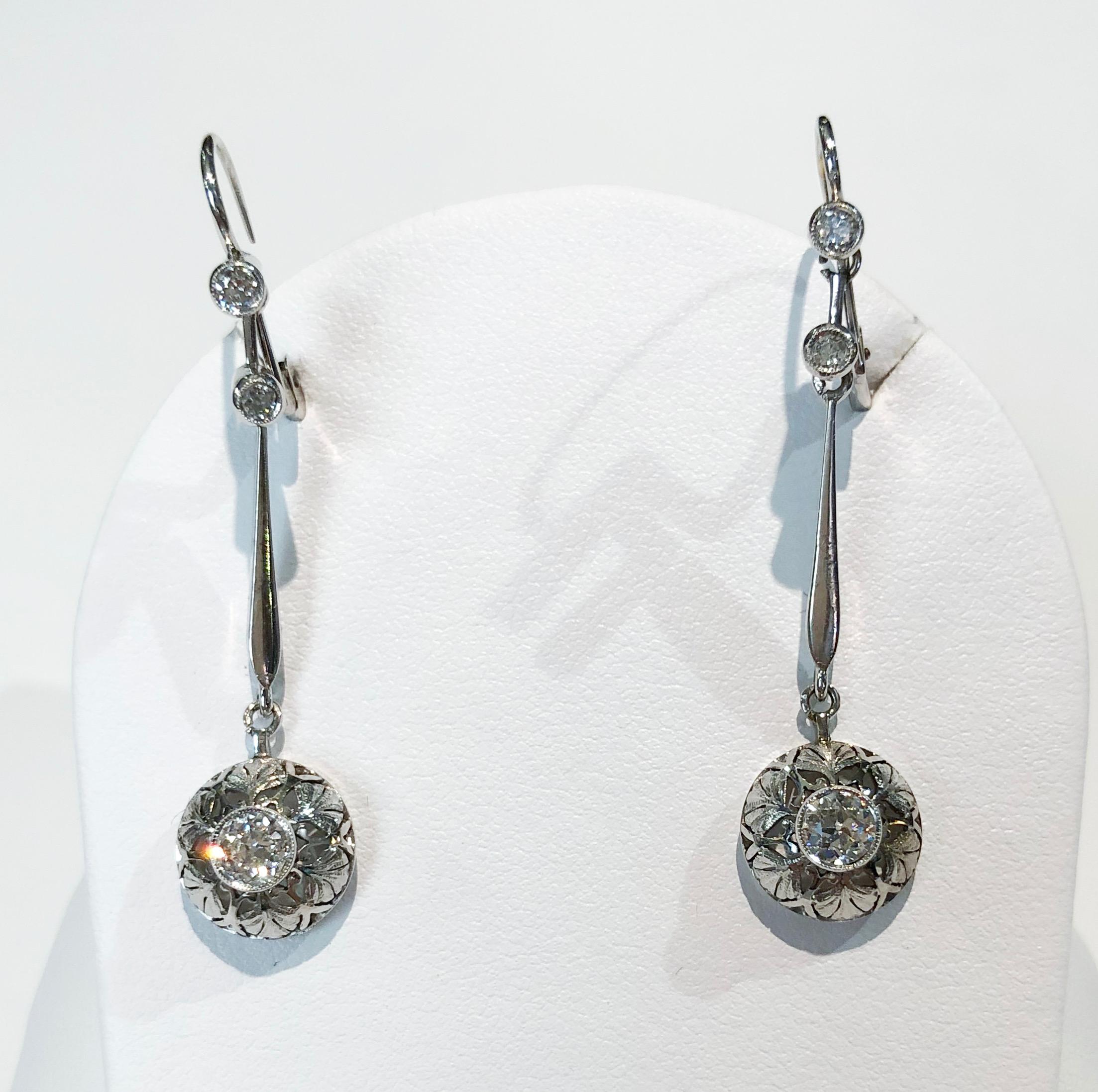 Pair of vintage earrings with 18 karat white gold and brilliant diamonds for a total of 0.5 karats, Italy 1920s-1930s
Length 5 cm