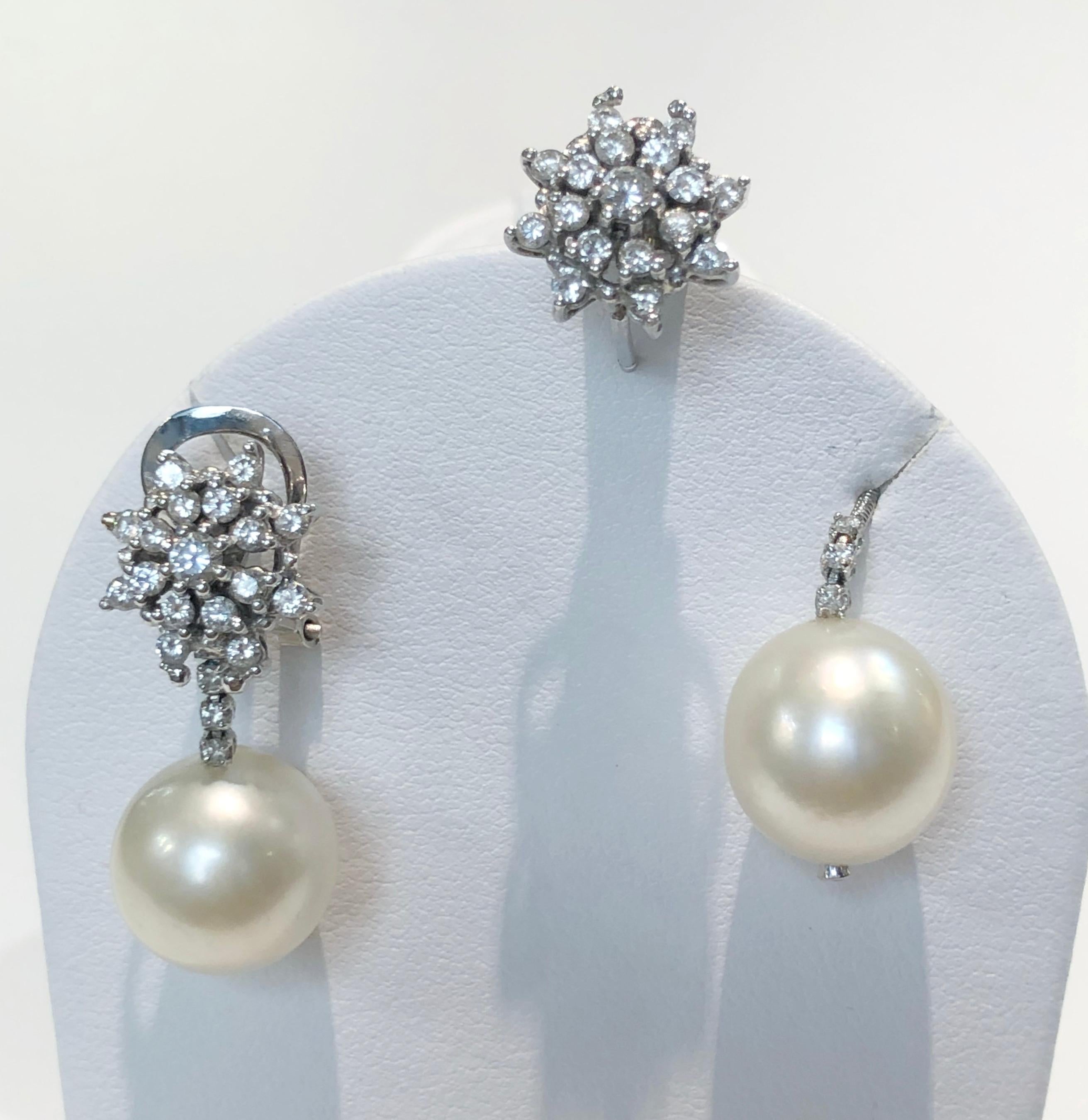 Coppia di orecchini in oro bianco 18 carati con perle e diamanti In condizioni buone in vendita a Los Angeles, CA