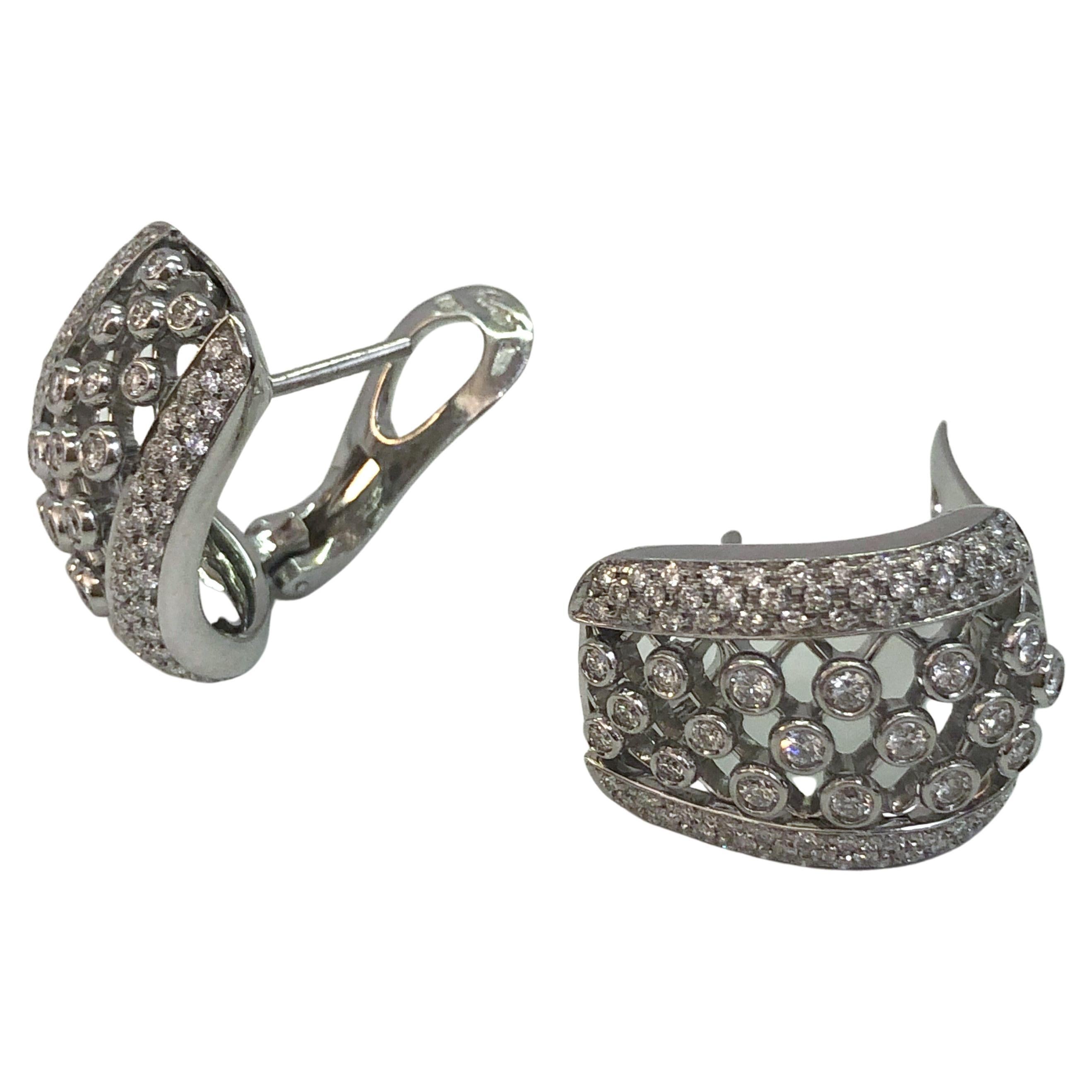 Paire de boucles d'oreilles en or blanc 18 carats et diamants