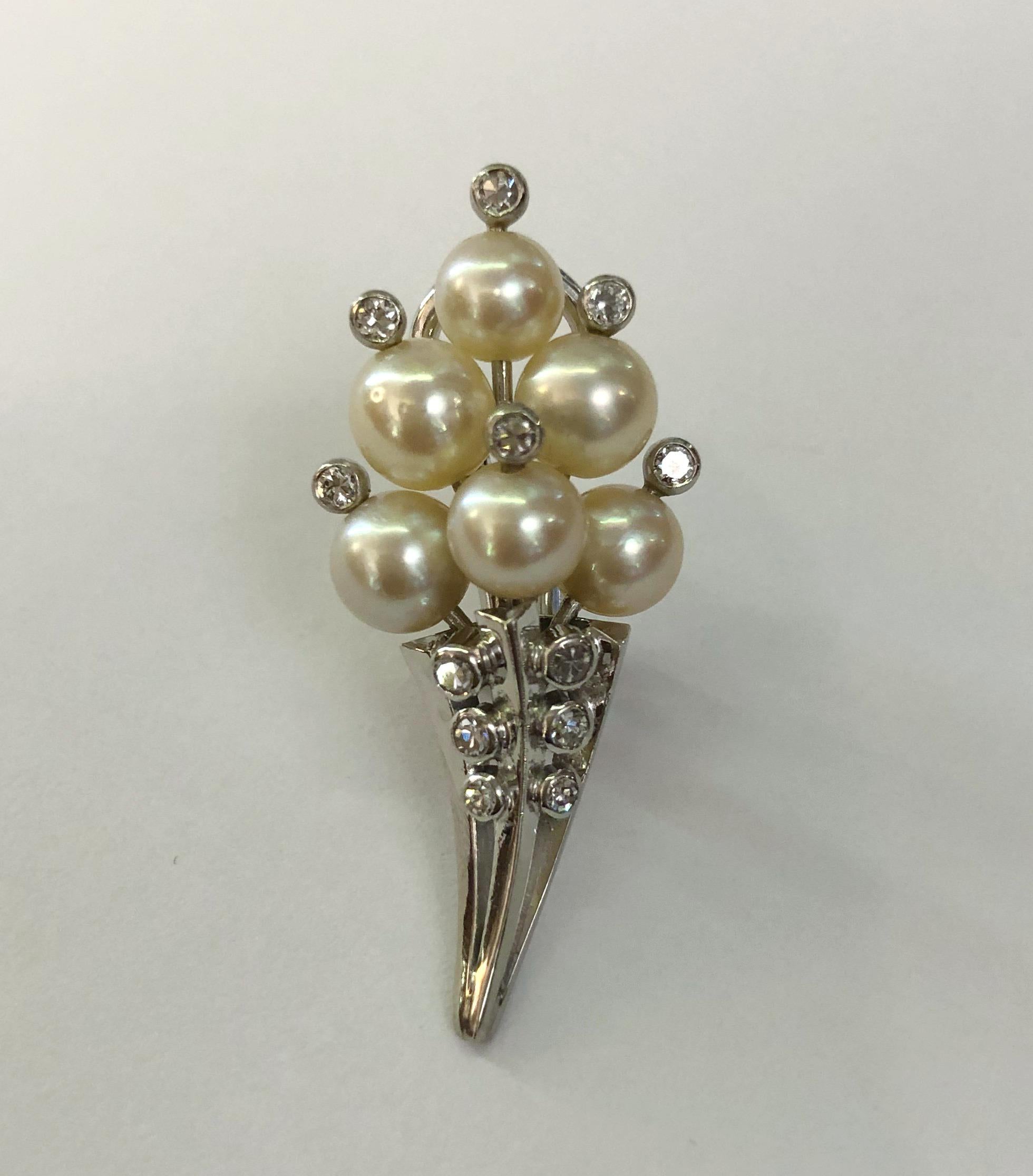 Brilliant Cut Pair of 18 Karat White Gold Pearl and Diamond Earrings For Sale