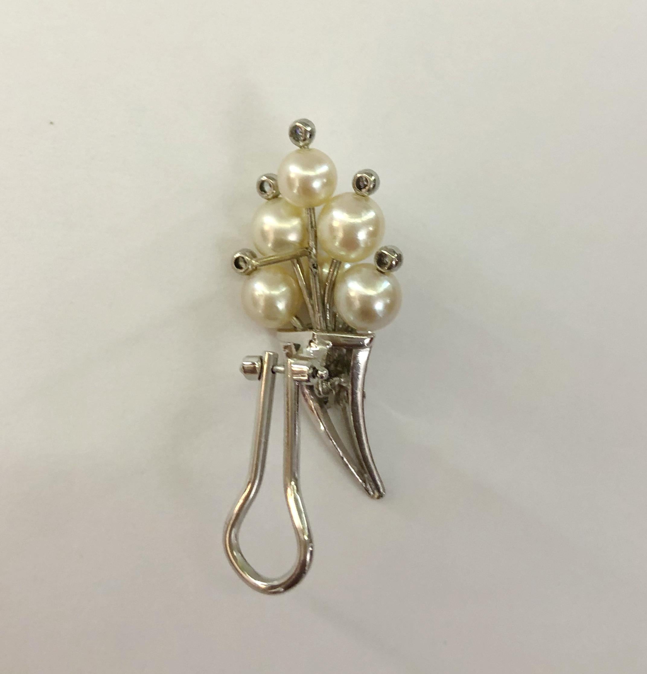 Paar Ohrringe aus 18 Karat Weißgold mit Perlen und Diamanten im Zustand „Gut“ im Angebot in Palm Springs, CA