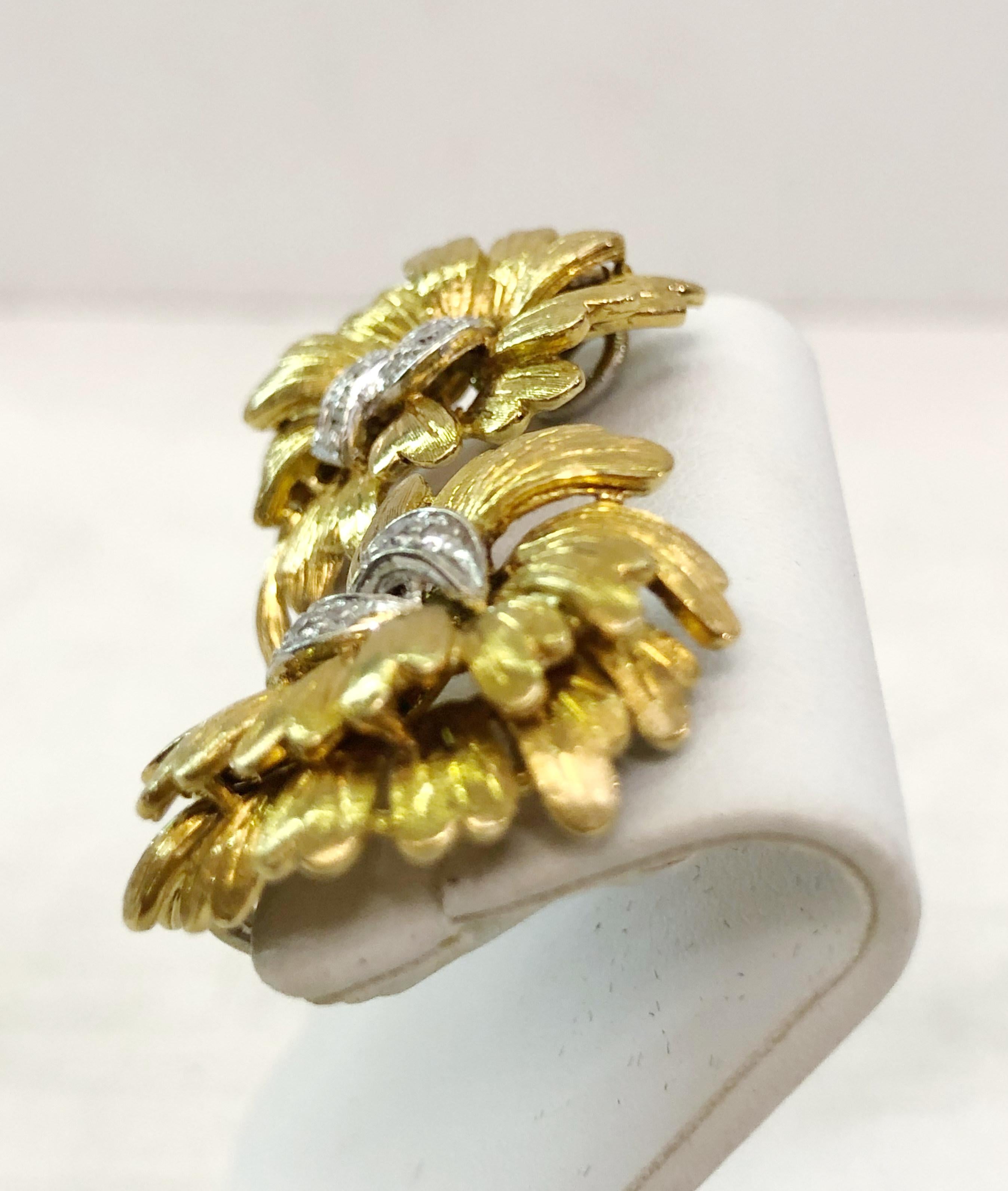 Paar Diamantohrringe aus 18 Karat Gelb- und Weißgold (Brillantschliff) im Angebot