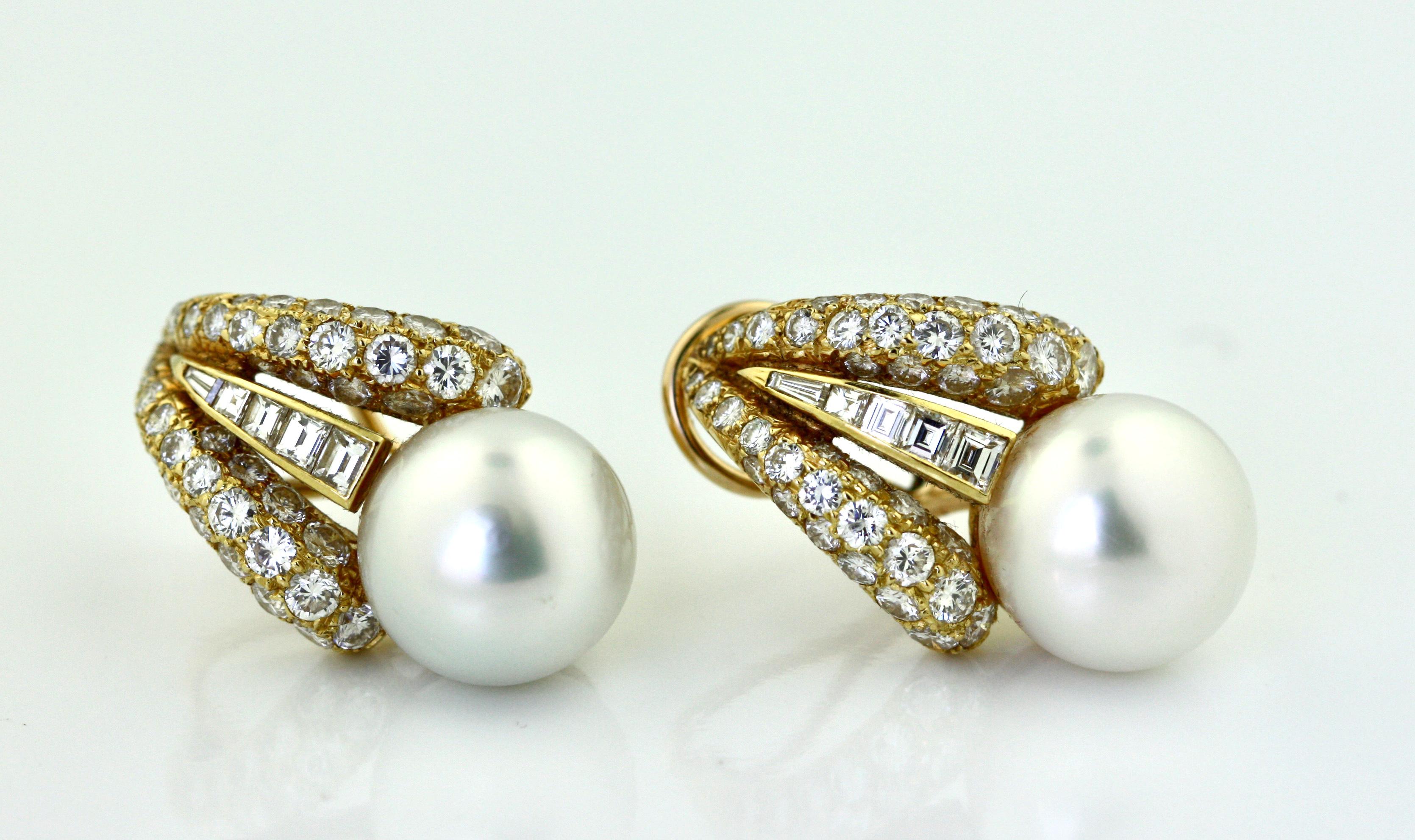 Pair of 18 Karat Yellow Gold, Cultured Pearl and Diamond Earclips, Emis In Good Condition In Palm Beach, FL