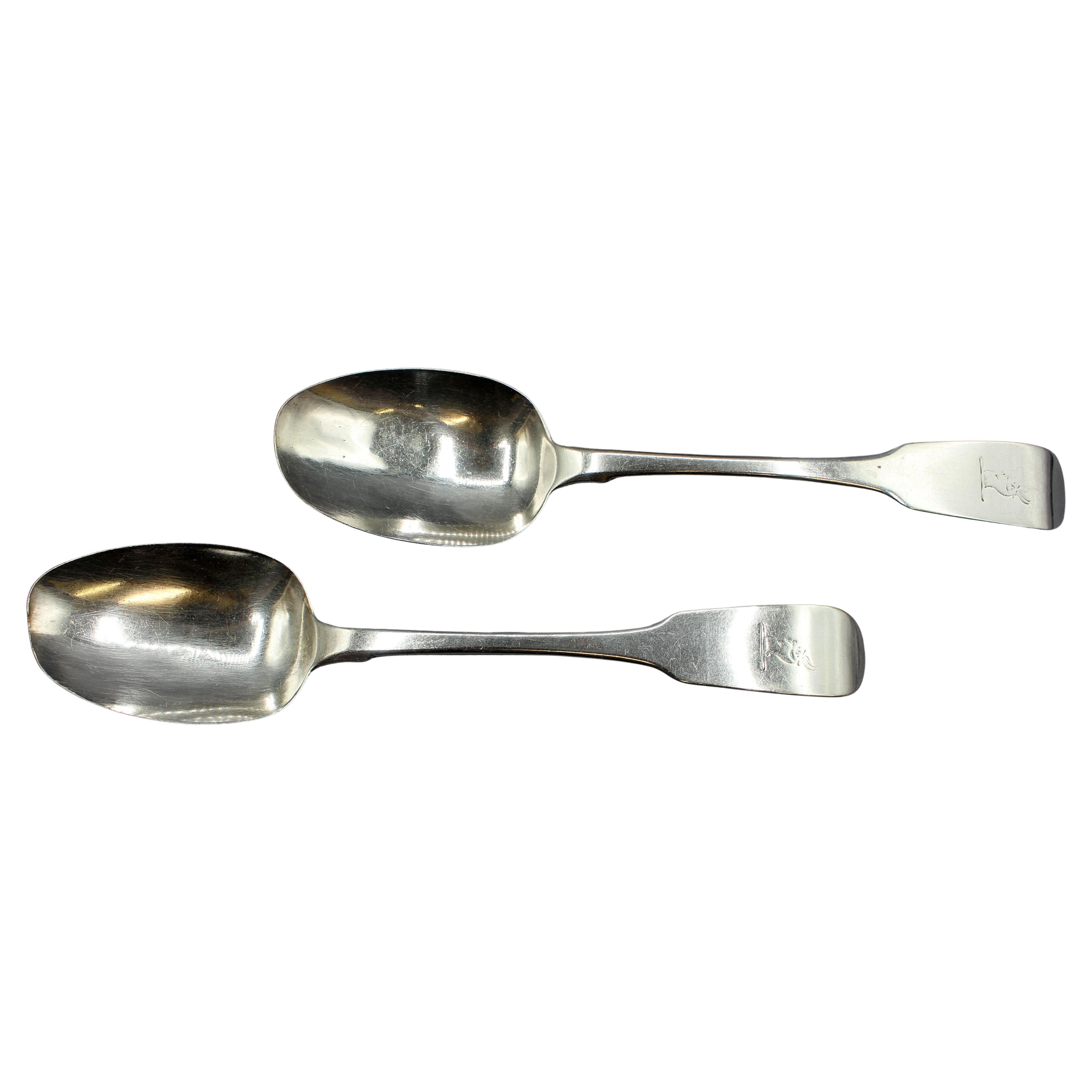 Pareja de cucharas de mesa o servicio irlandesas de plata de ley de 1818