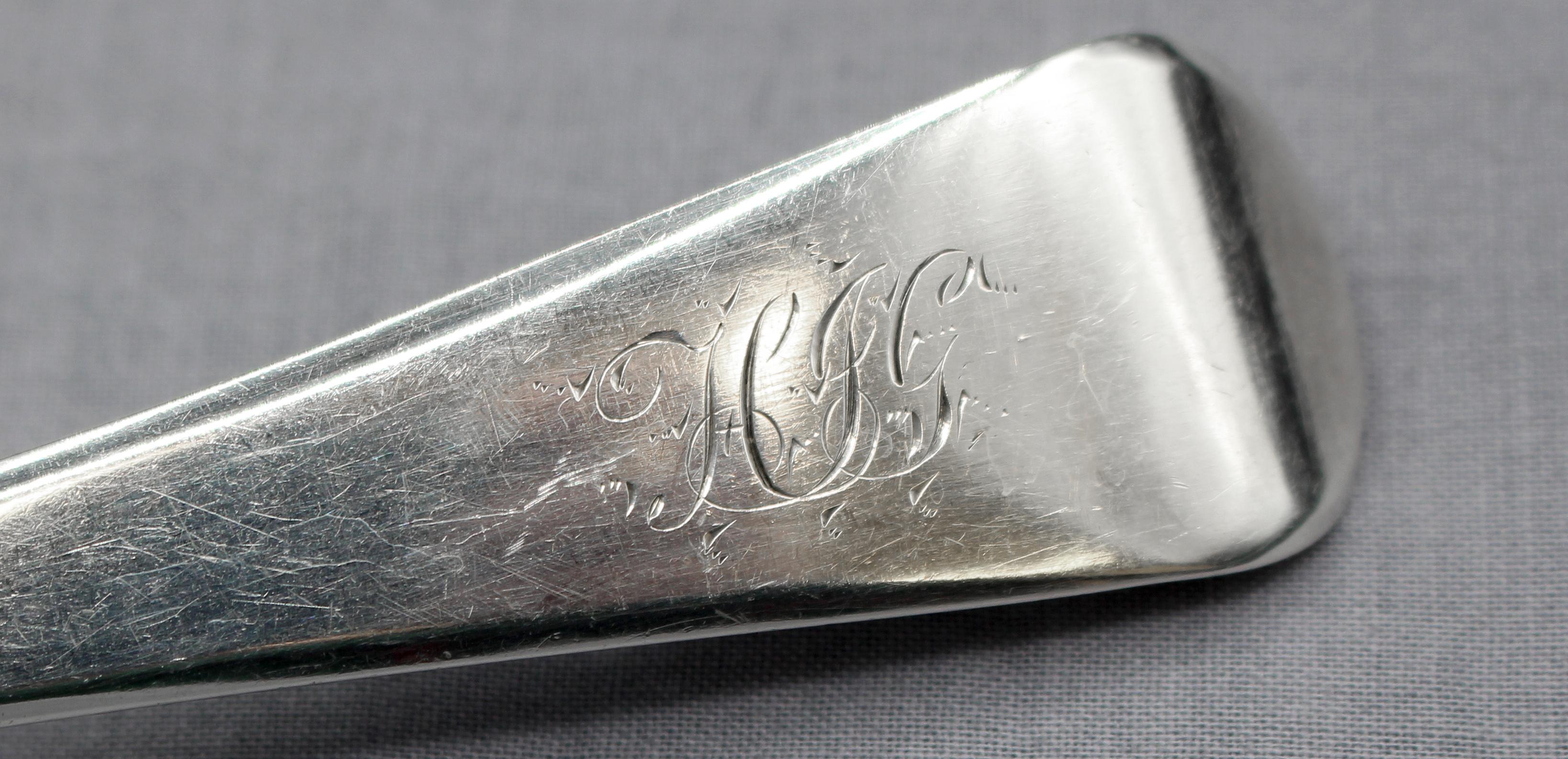 Paar Tisch- oder Servierlöffel aus Sterlingsilber aus 1818 (Georgian) im Angebot