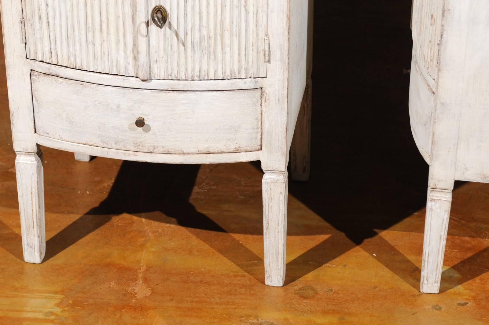 Pair of 1820 Swedish Göteborg Gustavian Painted Bedside Tables with Reeded Doors 3