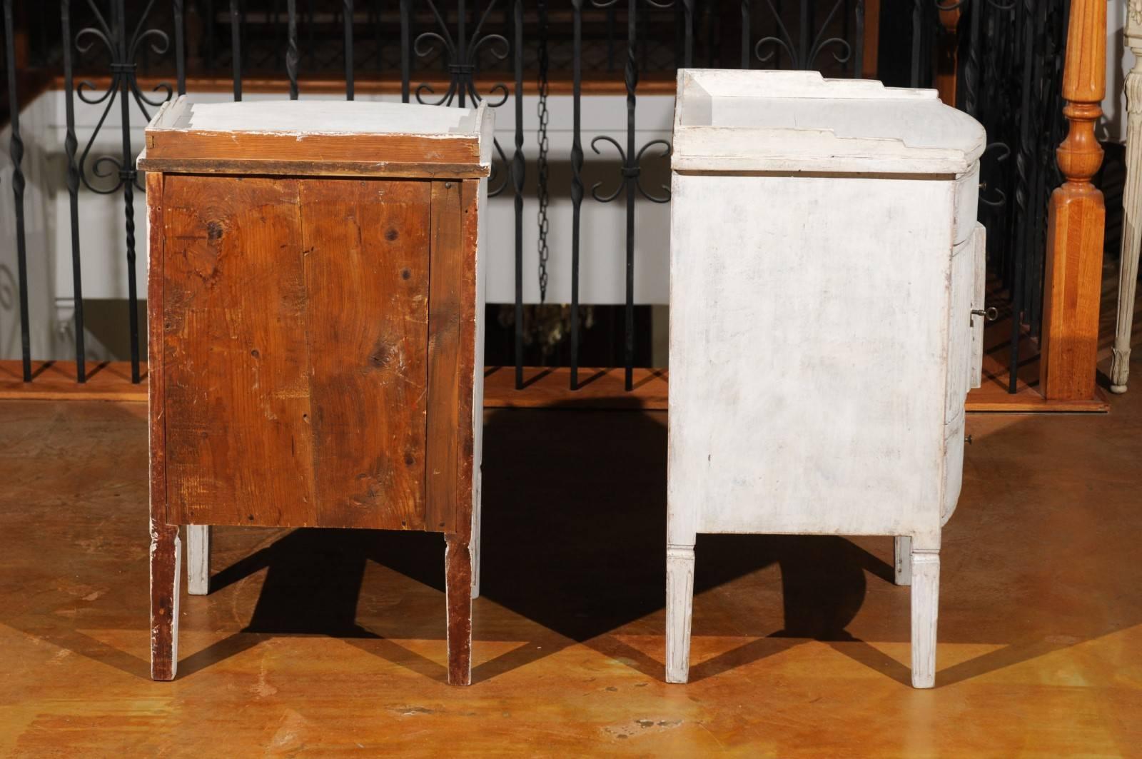 Wood Pair of 1820 Swedish Göteborg Gustavian Painted Bedside Tables with Reeded Doors