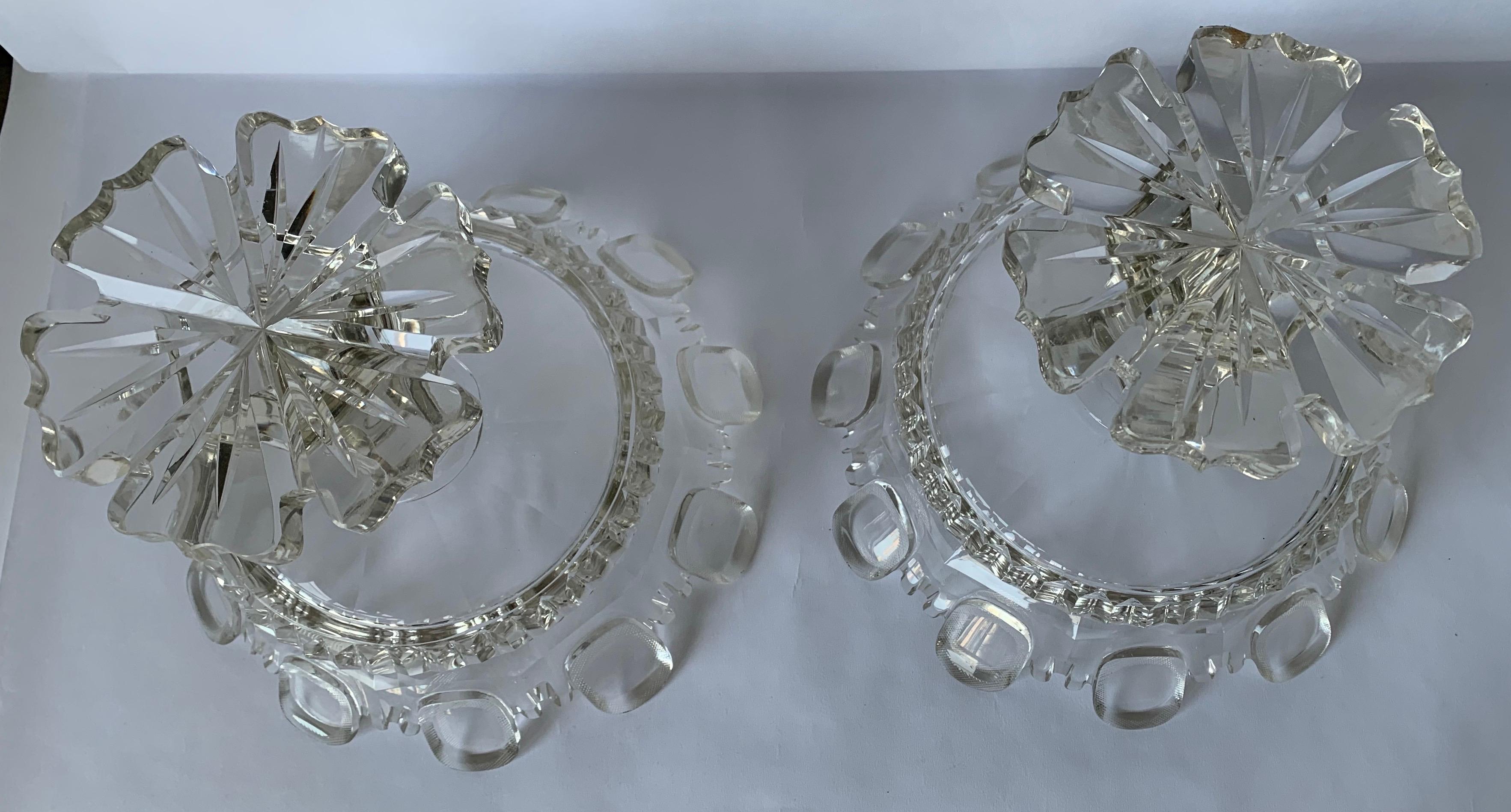 Paar Mantelvasen aus geschliffenem Kristall aus den 1820er Jahren im Angebot 7