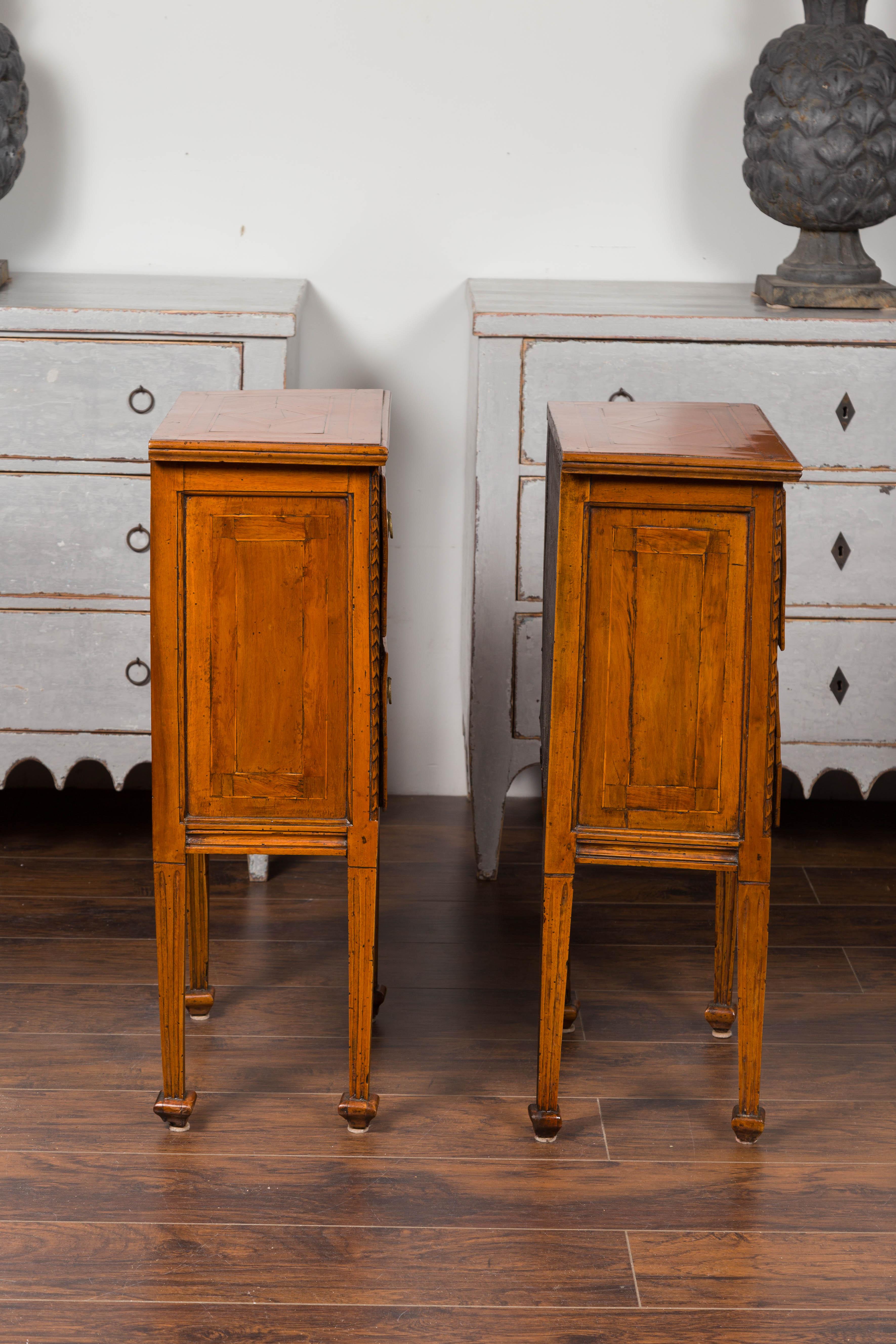 Pair of 1820s Italian Neoclassical Carved Walnut Bedside Tables with Banding For Sale 6