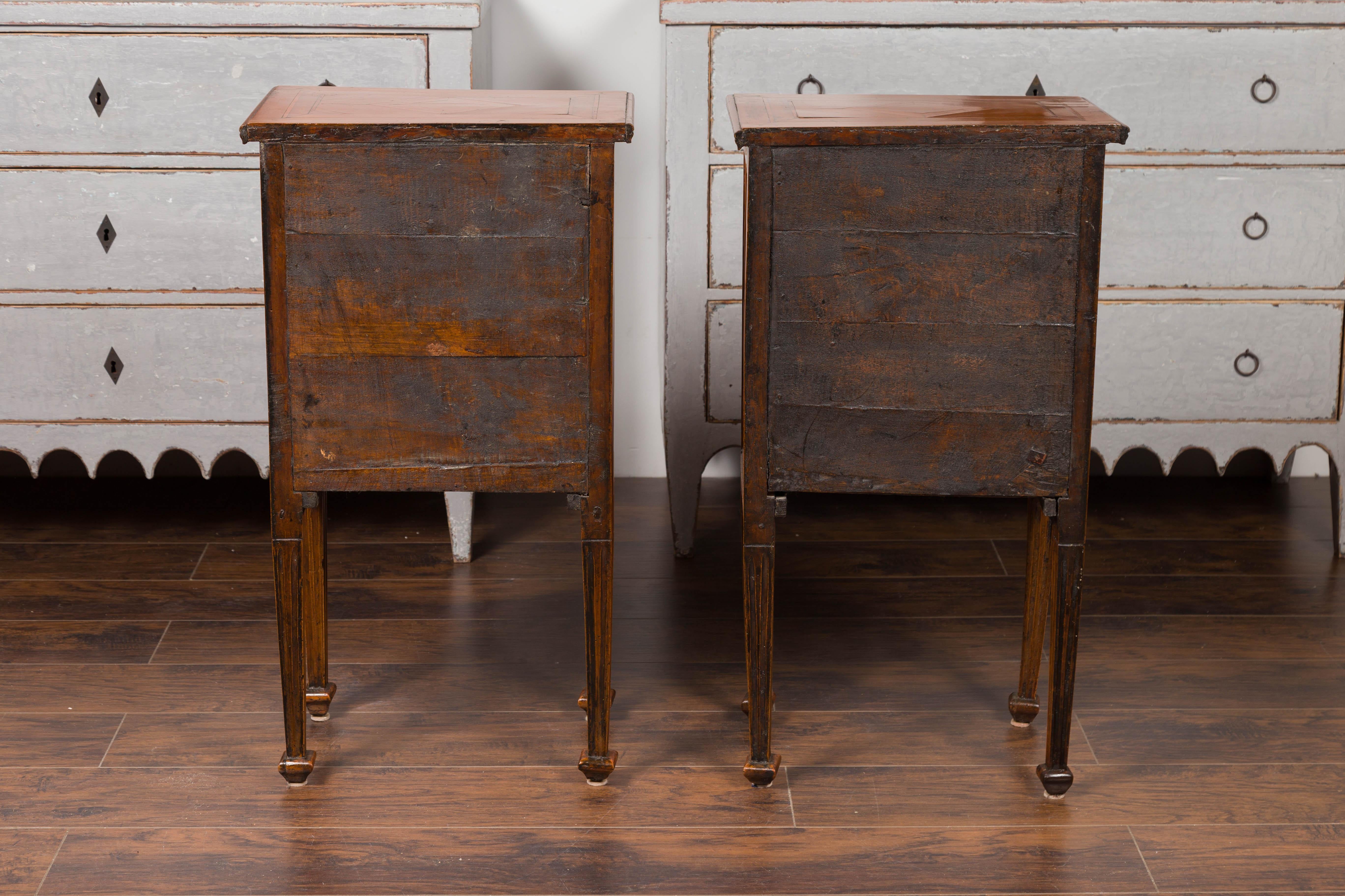 Pair of 1820s Italian Neoclassical Carved Walnut Bedside Tables with Banding For Sale 7