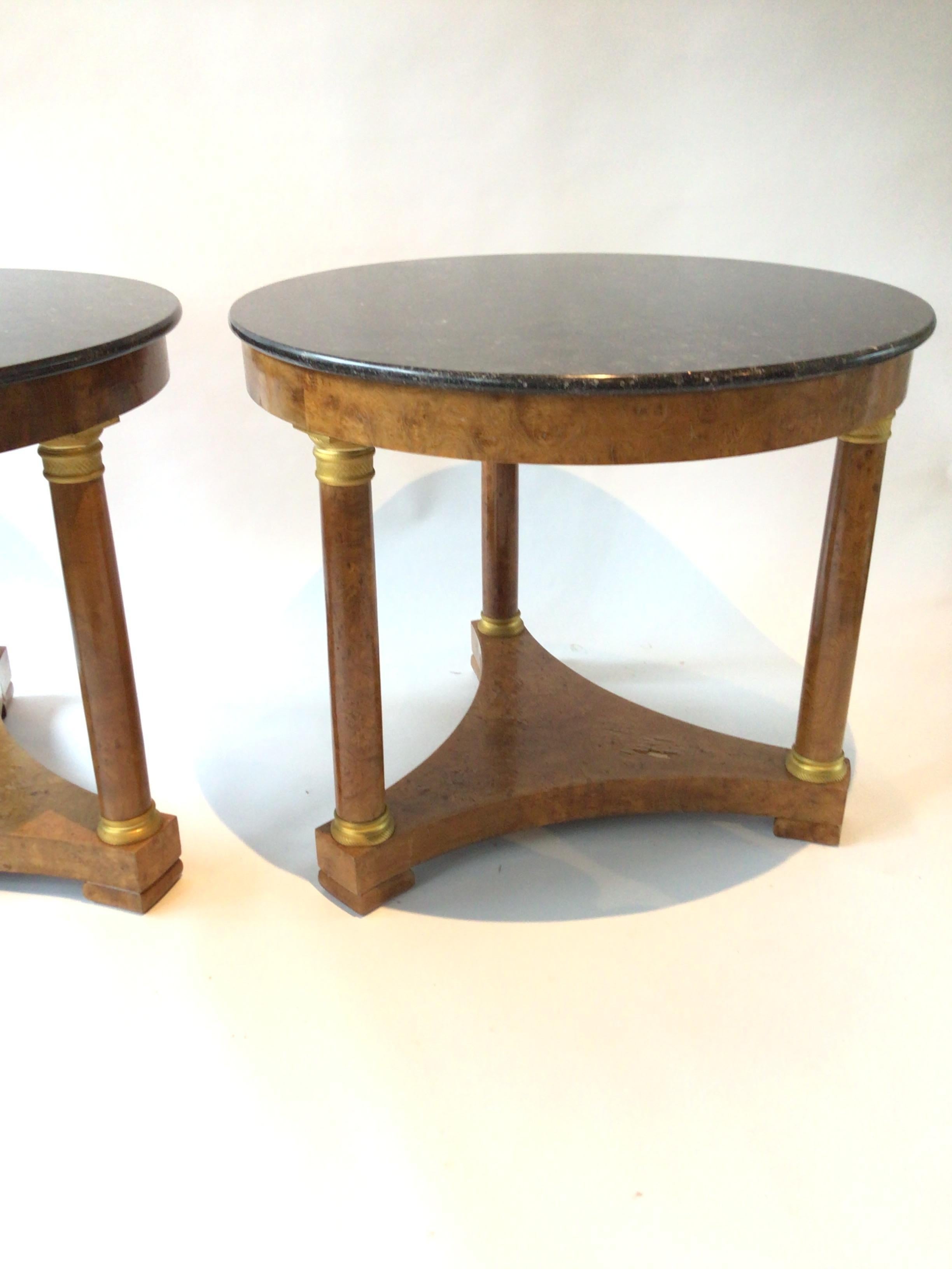 Pair of 1870s French Empire Burl Wood Round Side Tables with Marble Tops In Good Condition In Tarrytown, NY