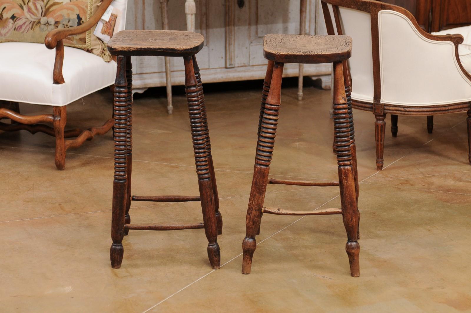 19th Century Pair of 1870s French Wooden Bar Stools with Spool Legs and Weathered Patina