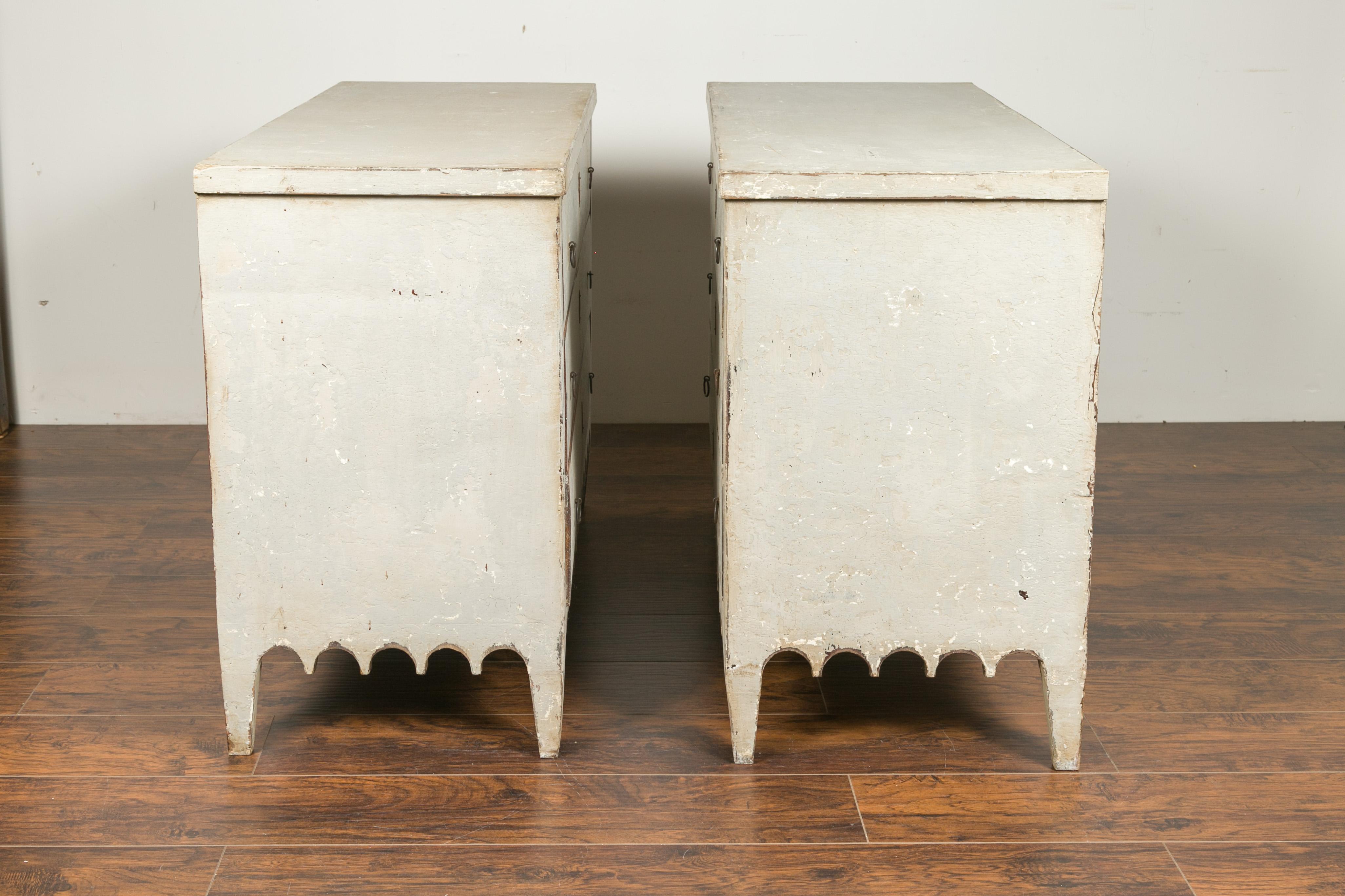 Pair of 1870s Portuguese Painted Three-Drawer Commodes with Scalloped Aprons 3