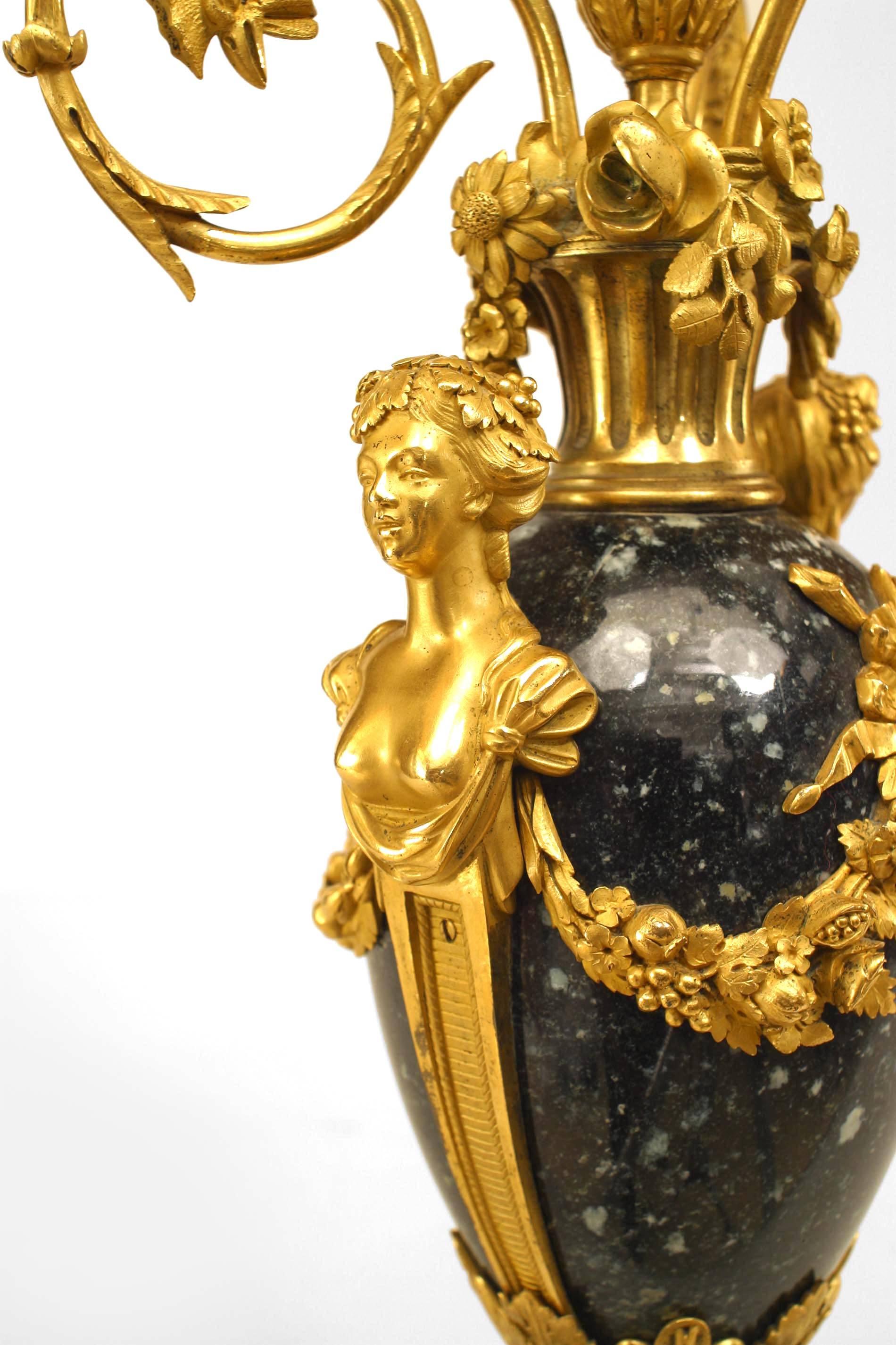 Paar französische viktorianische Kandelaber aus Marmor und vergoldeter Bronze (Französisch) im Angebot