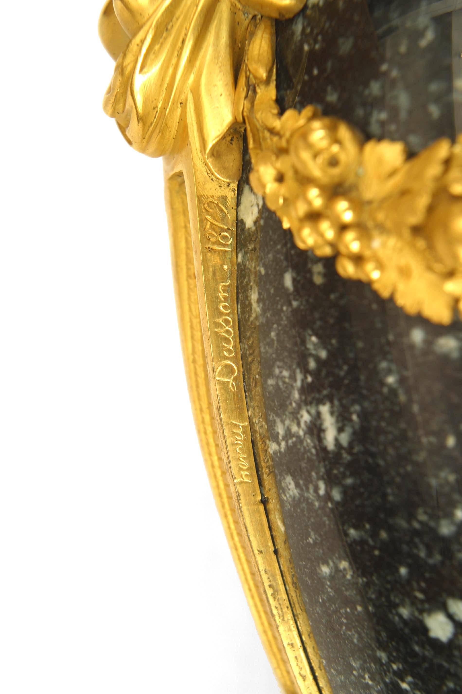Paar französische viktorianische Kandelaber aus Marmor und vergoldeter Bronze im Zustand „Gut“ im Angebot in New York, NY