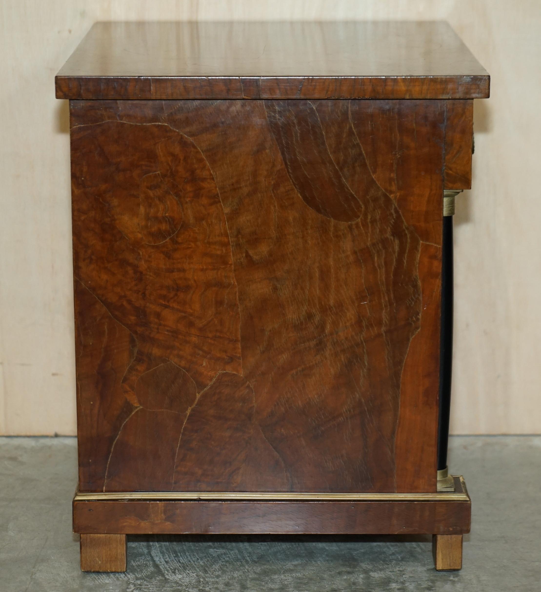 Pair of 1880 Biedermeier Burl Walnut Nightstands Bedside Table Sized Drawers For Sale 15