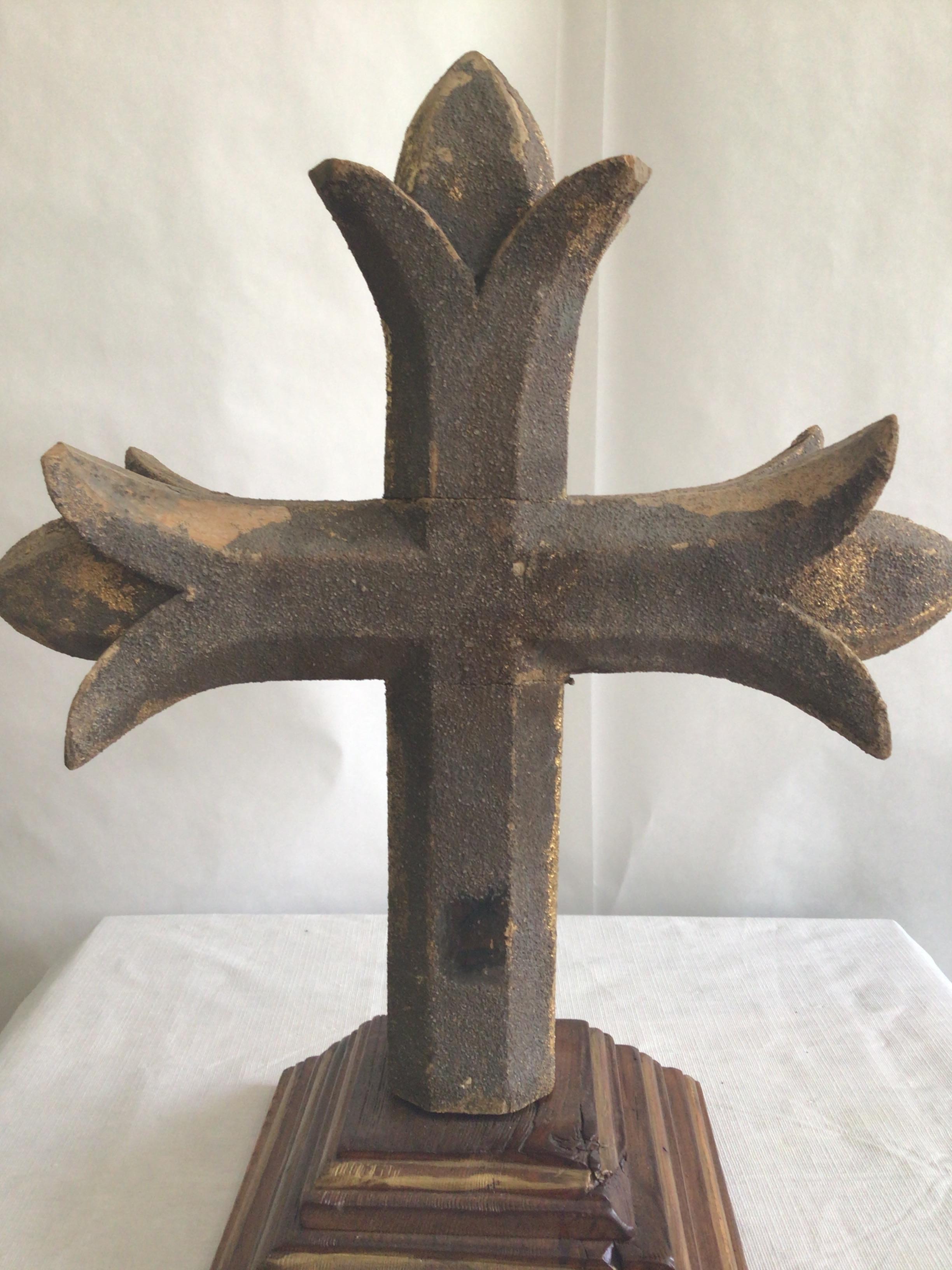 Pair of 1880s Carved Gilt Crosses On A Wood Step Base For Sale 10