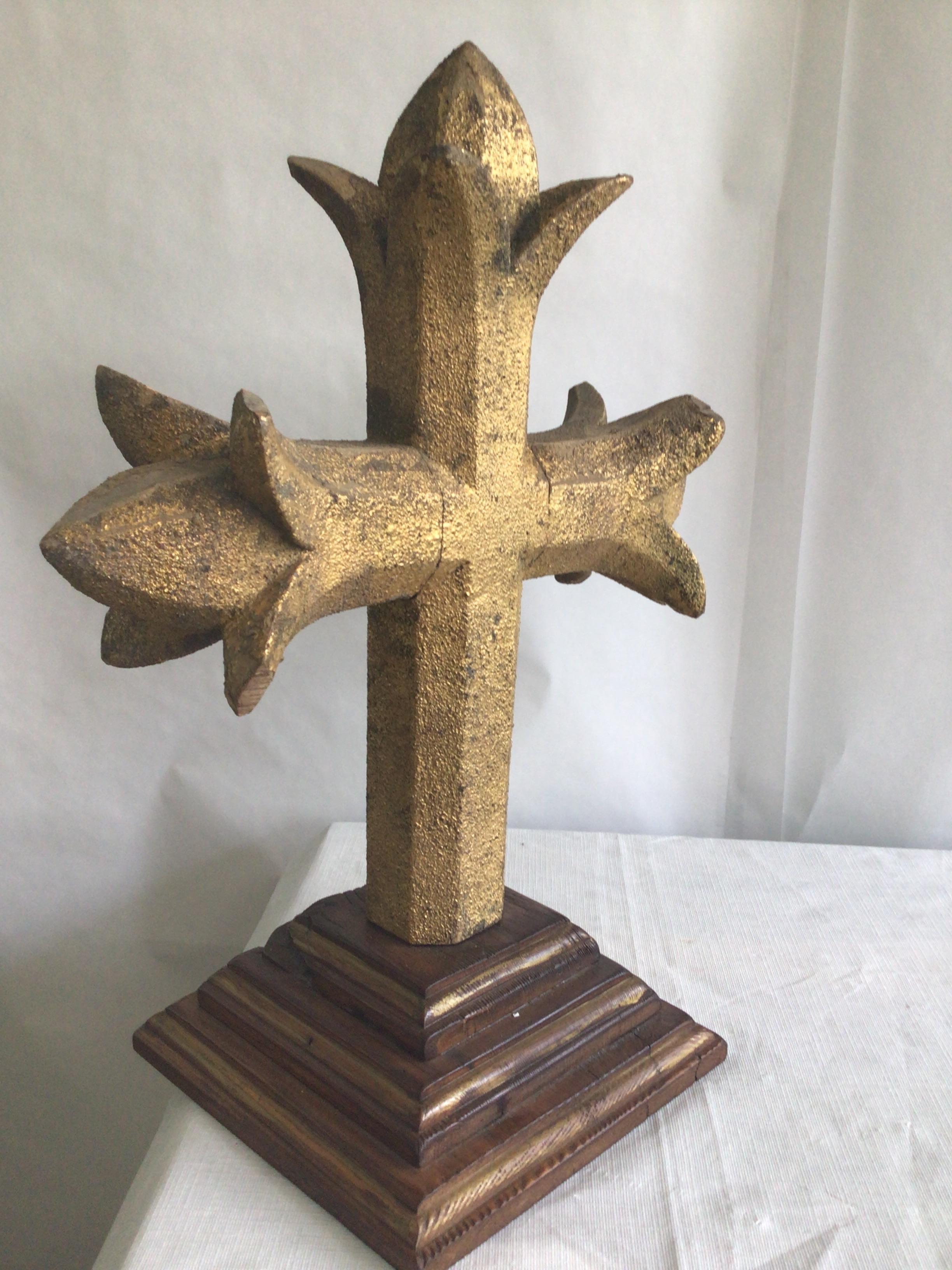 19th Century Pair of 1880s Carved Gilt Crosses On A Wood Step Base For Sale
