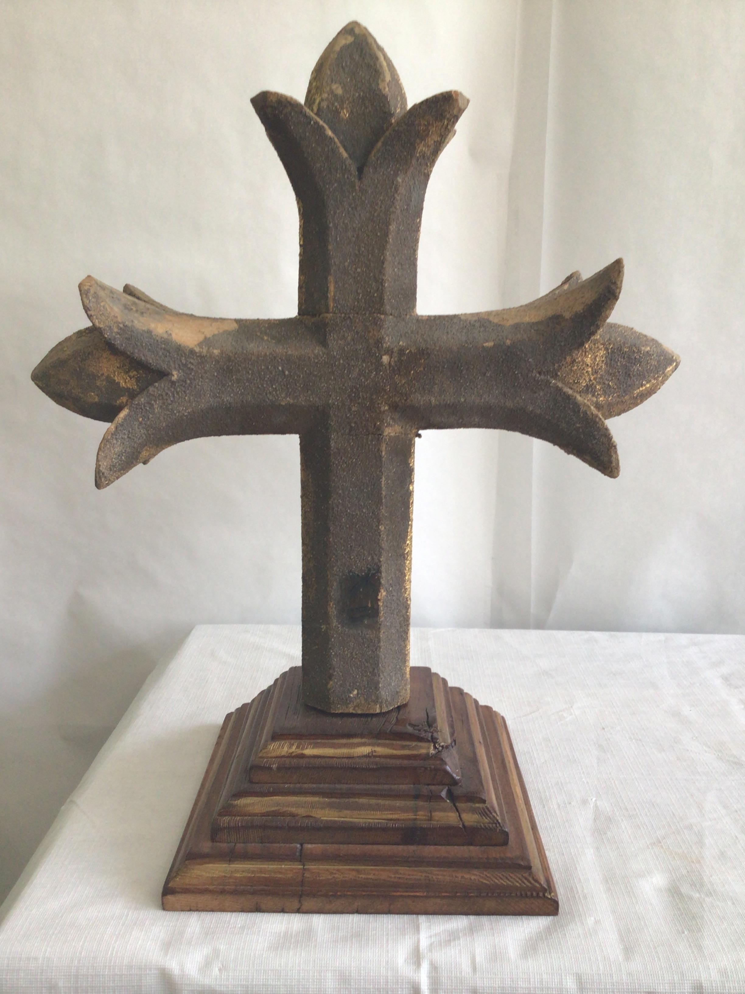 Pair of 1880s Carved Gilt Crosses On A Wood Step Base For Sale 2