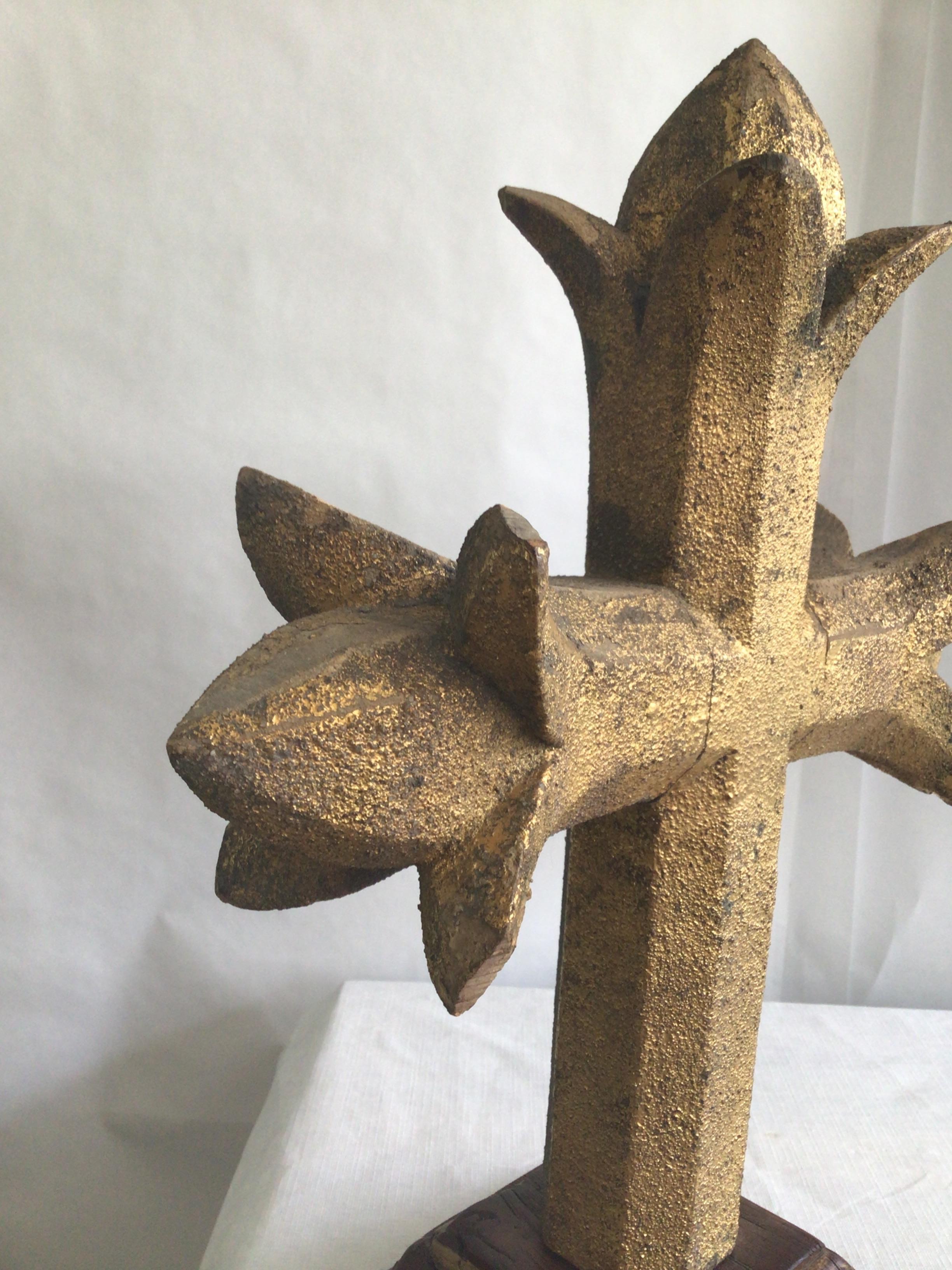 Pair of 1880s Carved Gilt Crosses On A Wood Step Base For Sale 4