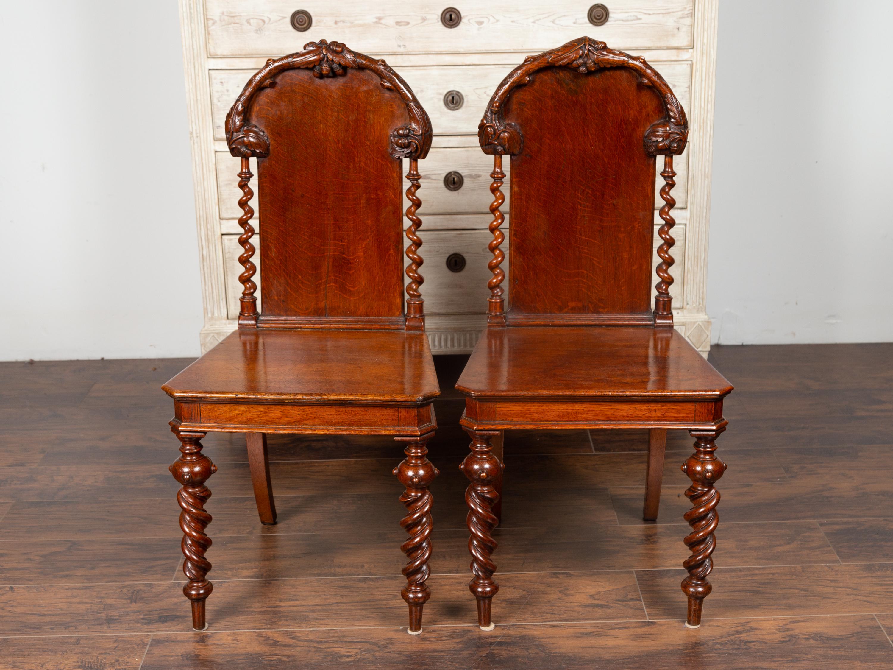Pair of 1880s English Barley Twist Oak Hall Chairs with Foliage and Acorn Motifs 8