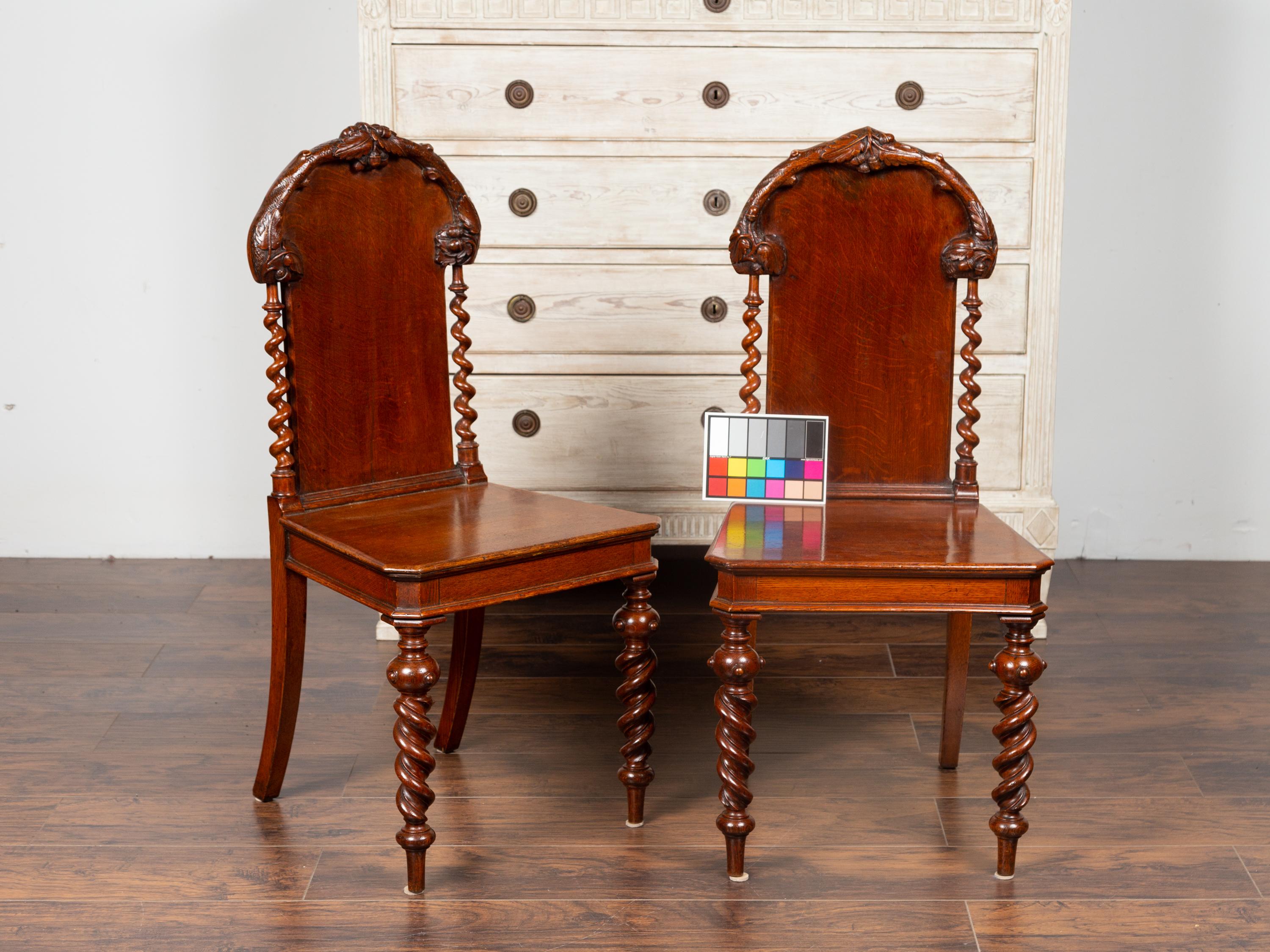 Pair of 1880s English Barley Twist Oak Hall Chairs with Foliage and Acorn Motifs 10