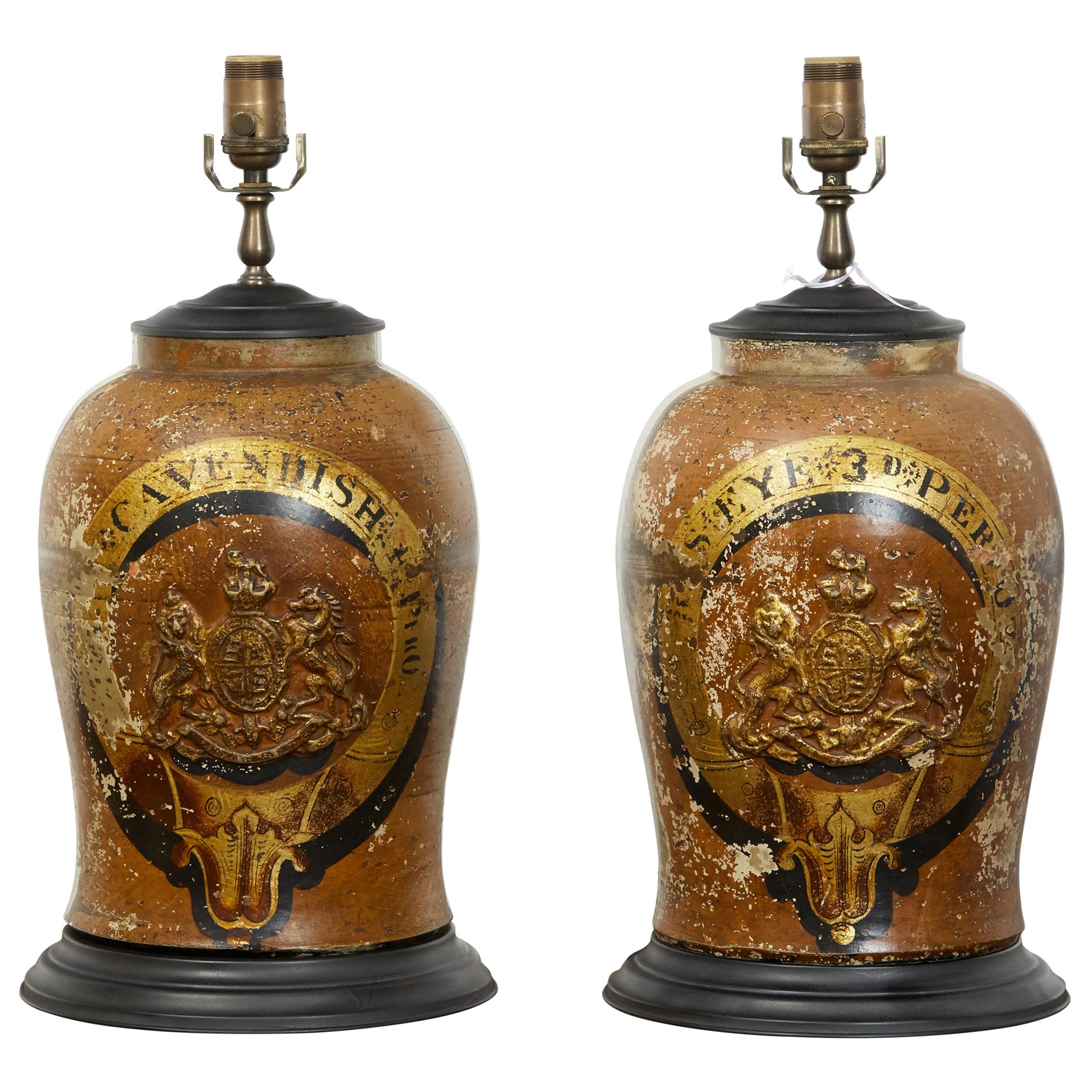 Paire de lampes de bureau en grès anglais des années 1880 avec armoiries transformées en lampes de table câblées
