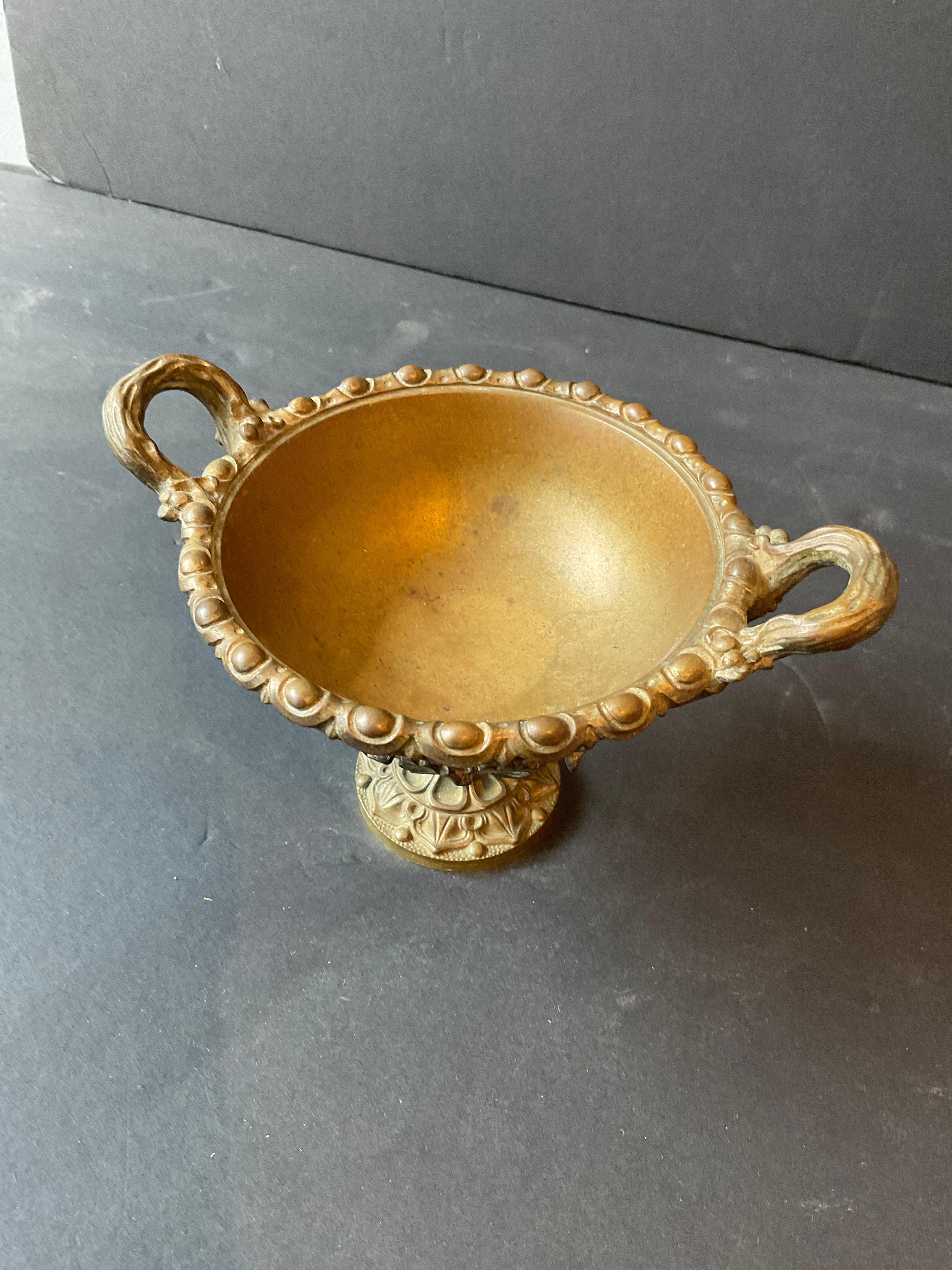 Fine XIX secolo Coppia di vaschette in bronzo francesi del 1880 in vendita