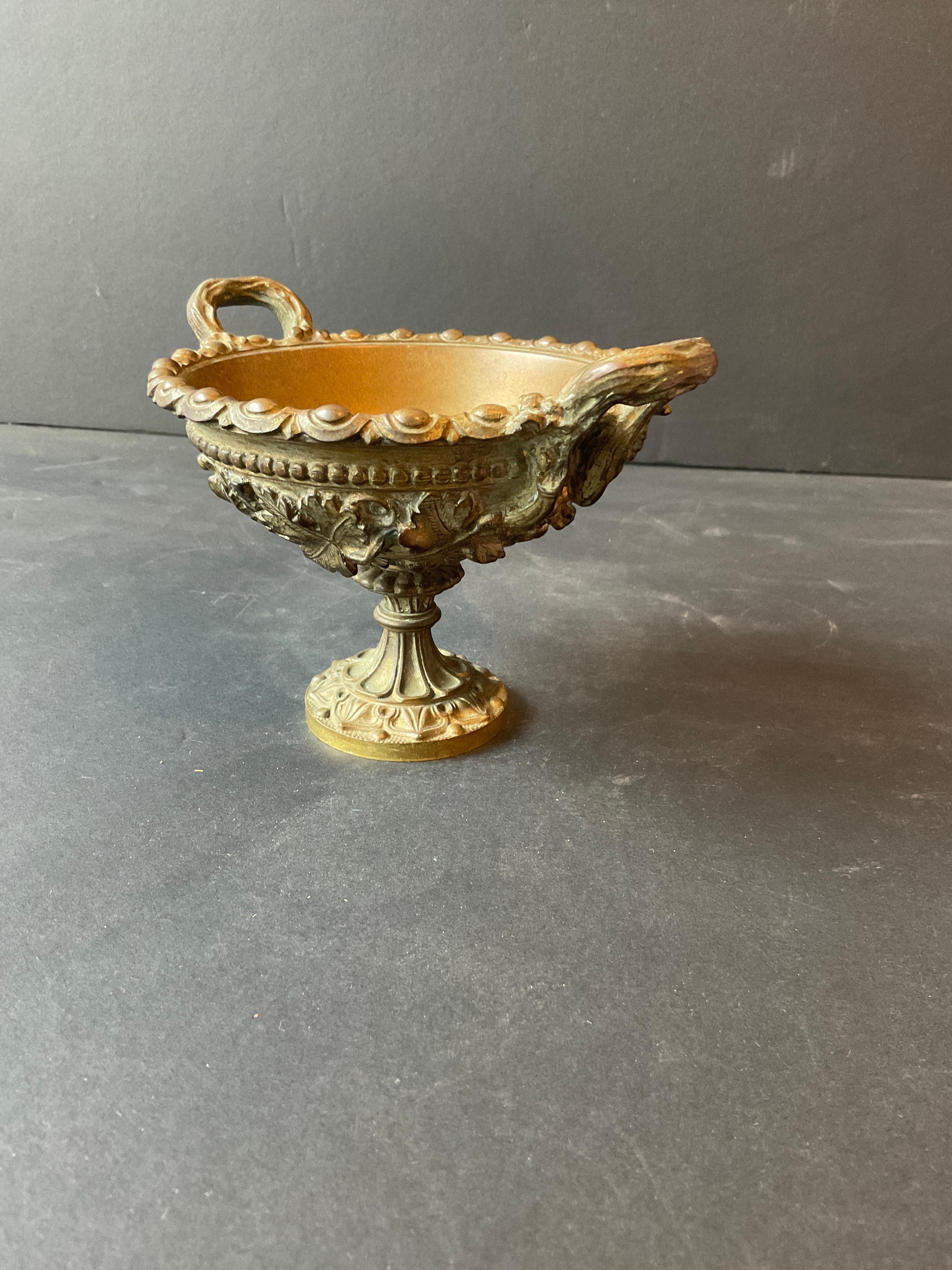 Bronzo Coppia di vaschette in bronzo francesi del 1880 in vendita