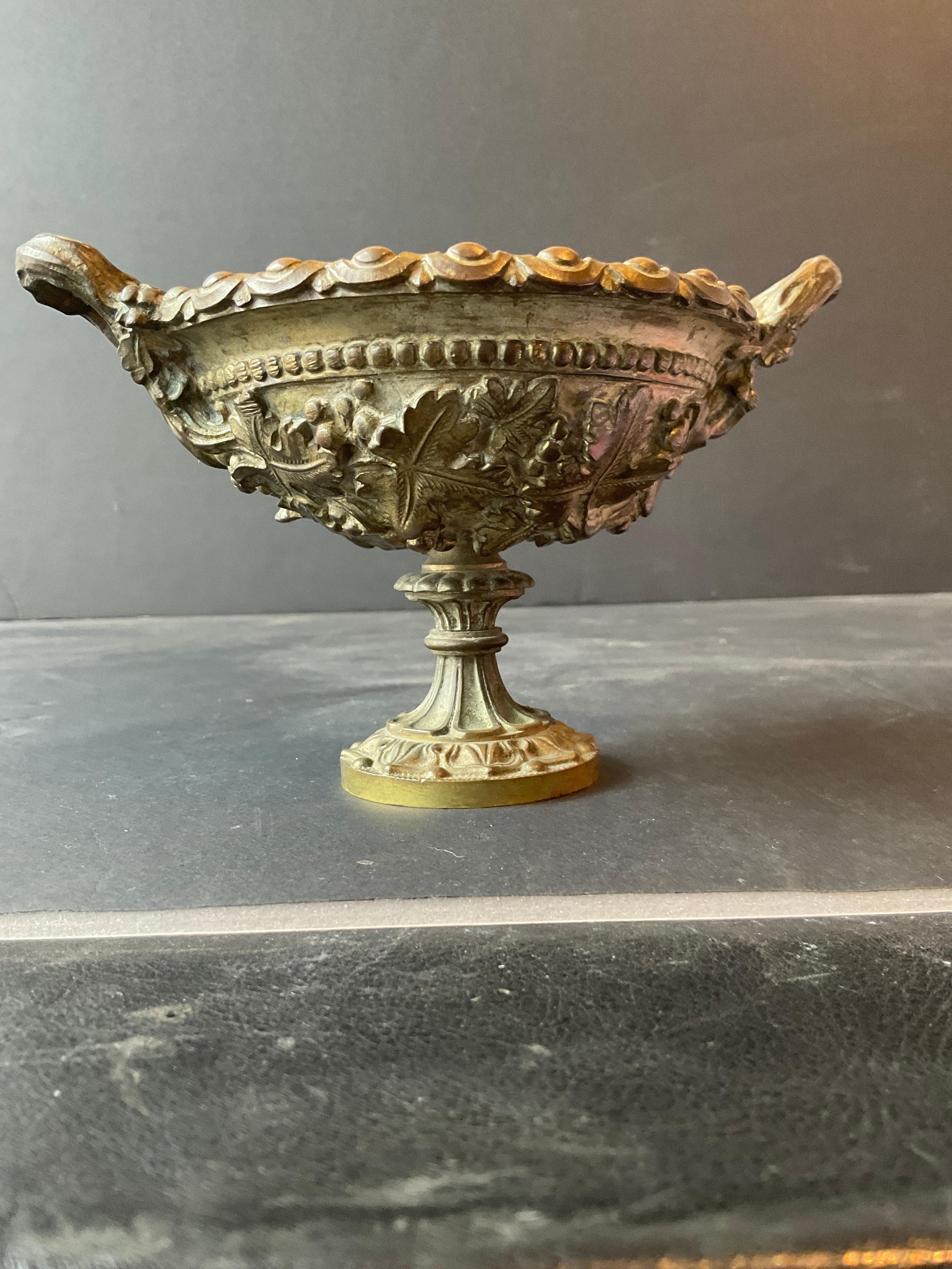 Coppia di vaschette in bronzo francesi del 1880 in vendita 2