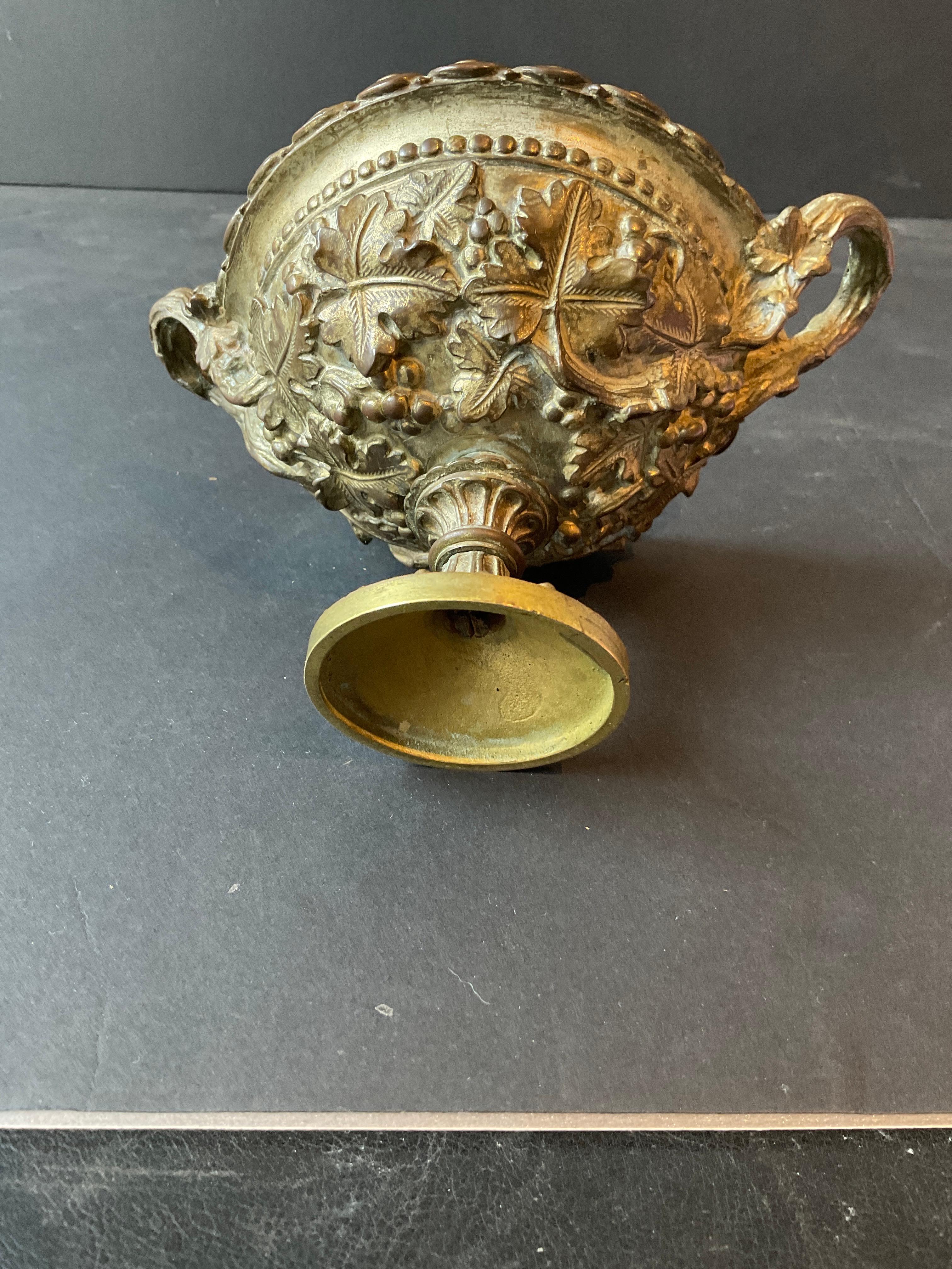 Coppia di vaschette in bronzo francesi del 1880 in vendita 3