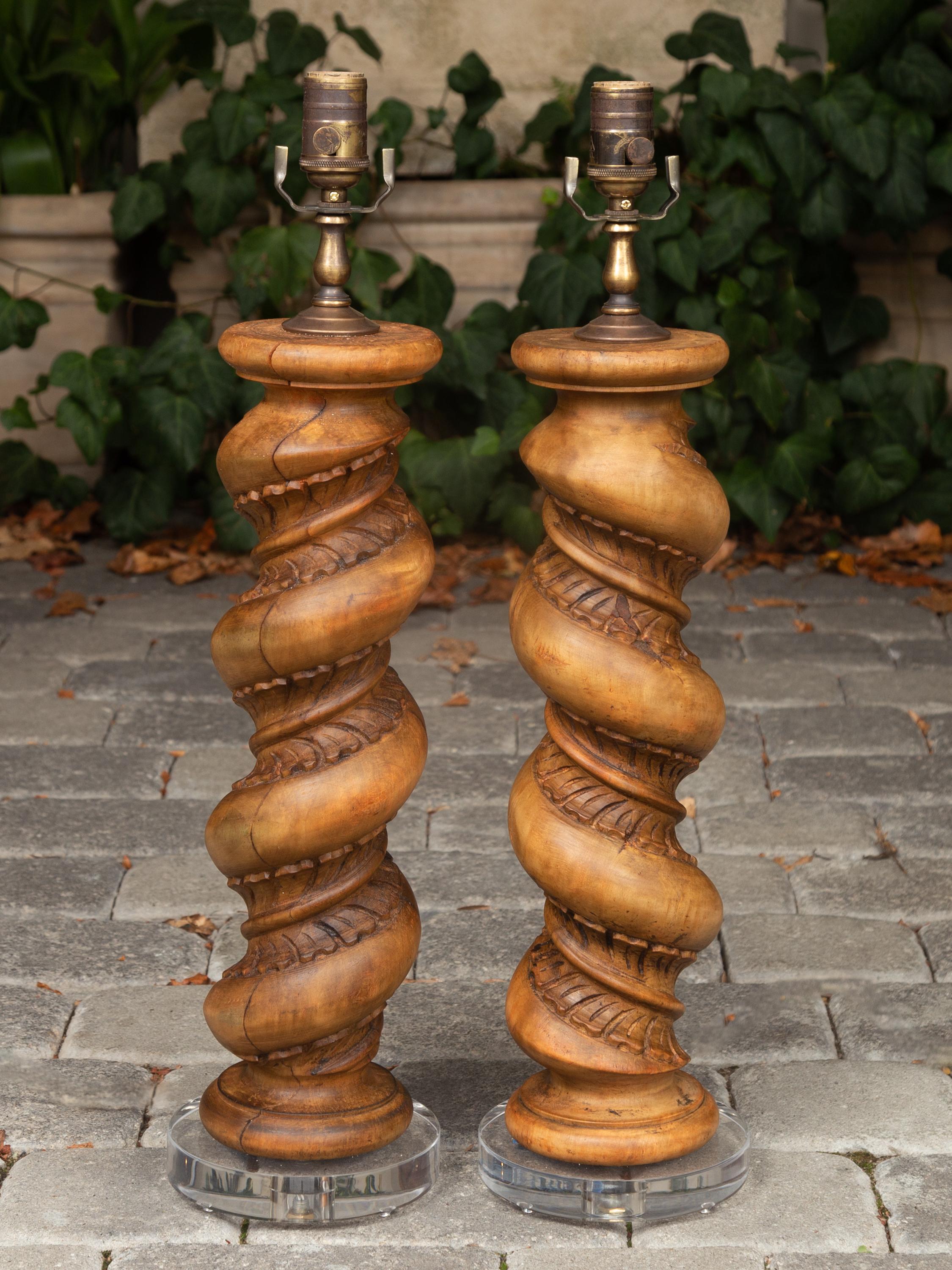 Carved Pair of 1880s Italian Baroque Style Solomonic Columns Made into Table Lamps