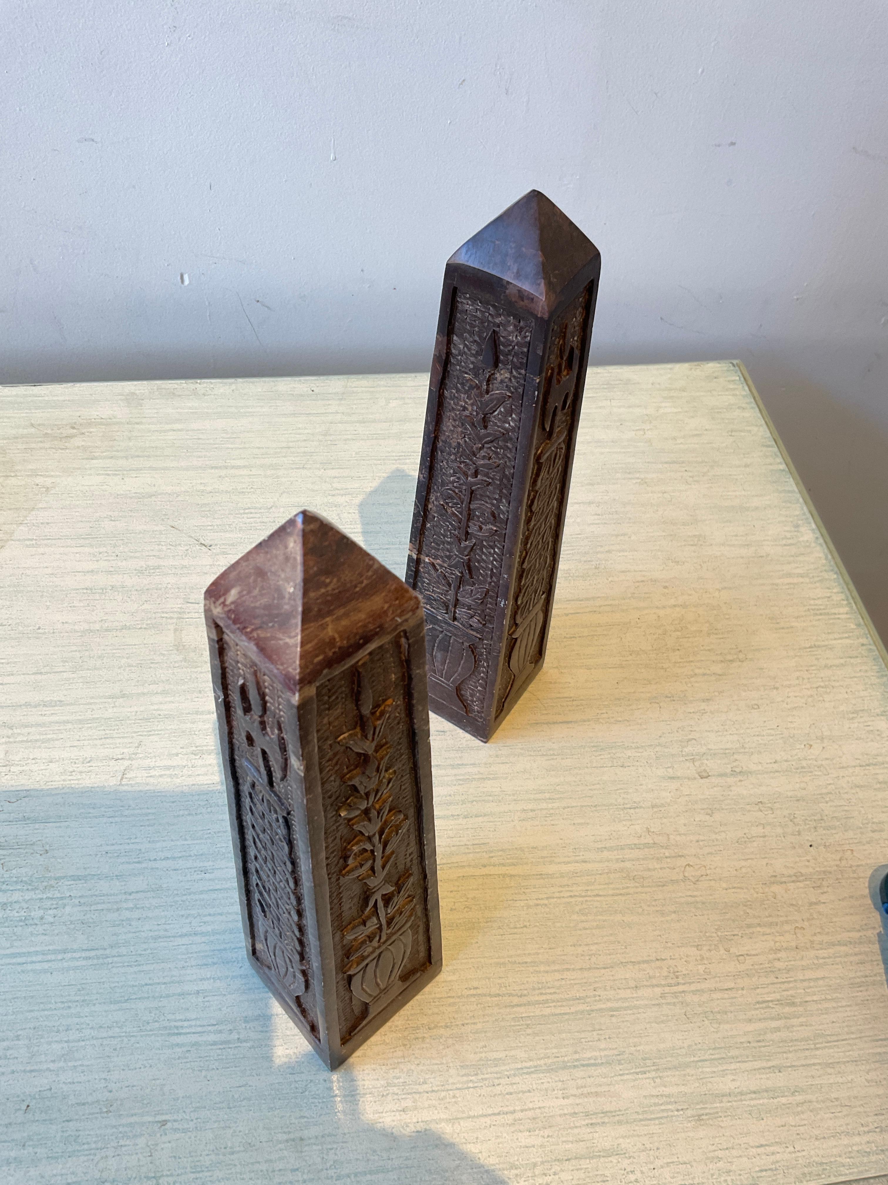Pair Of 1890s Brown Marble Obelisks With Carved Floral Motif For Sale 6