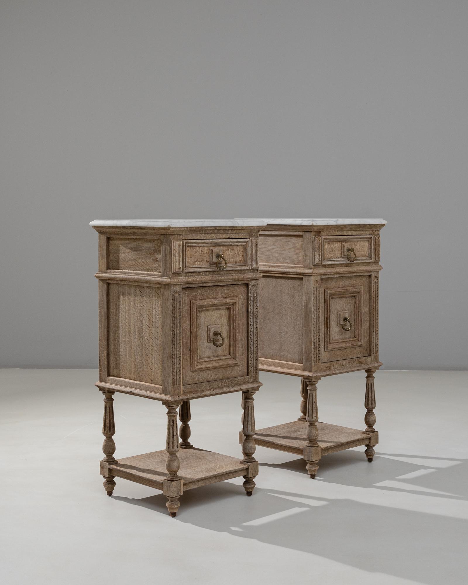 Coppia di comodini francesi Luigi XVI del 1890 con piani in marmo in vendita 5