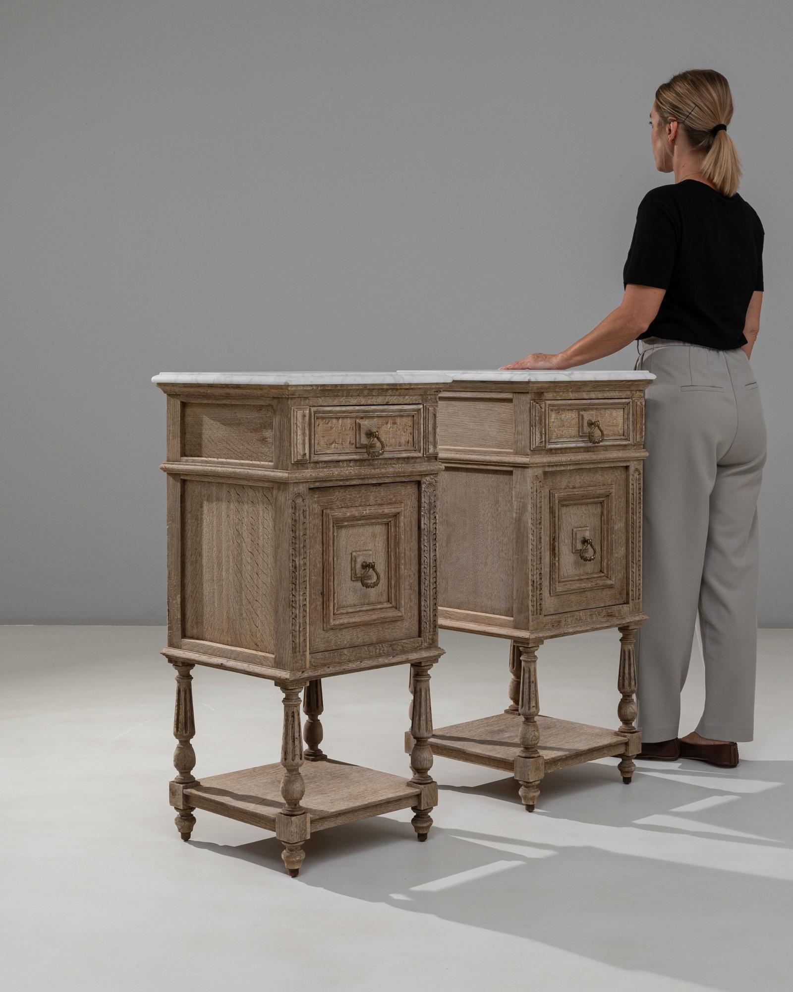 Coppia di comodini francesi Luigi XVI del 1890 con piani in marmo in vendita 6