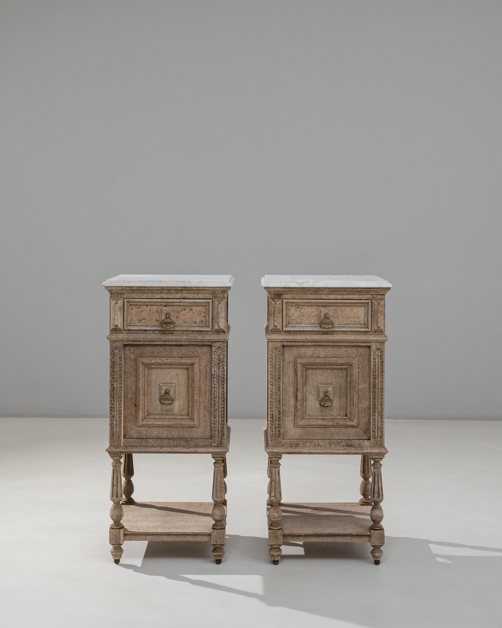 XIX secolo Coppia di comodini francesi Luigi XVI del 1890 con piani in marmo in vendita