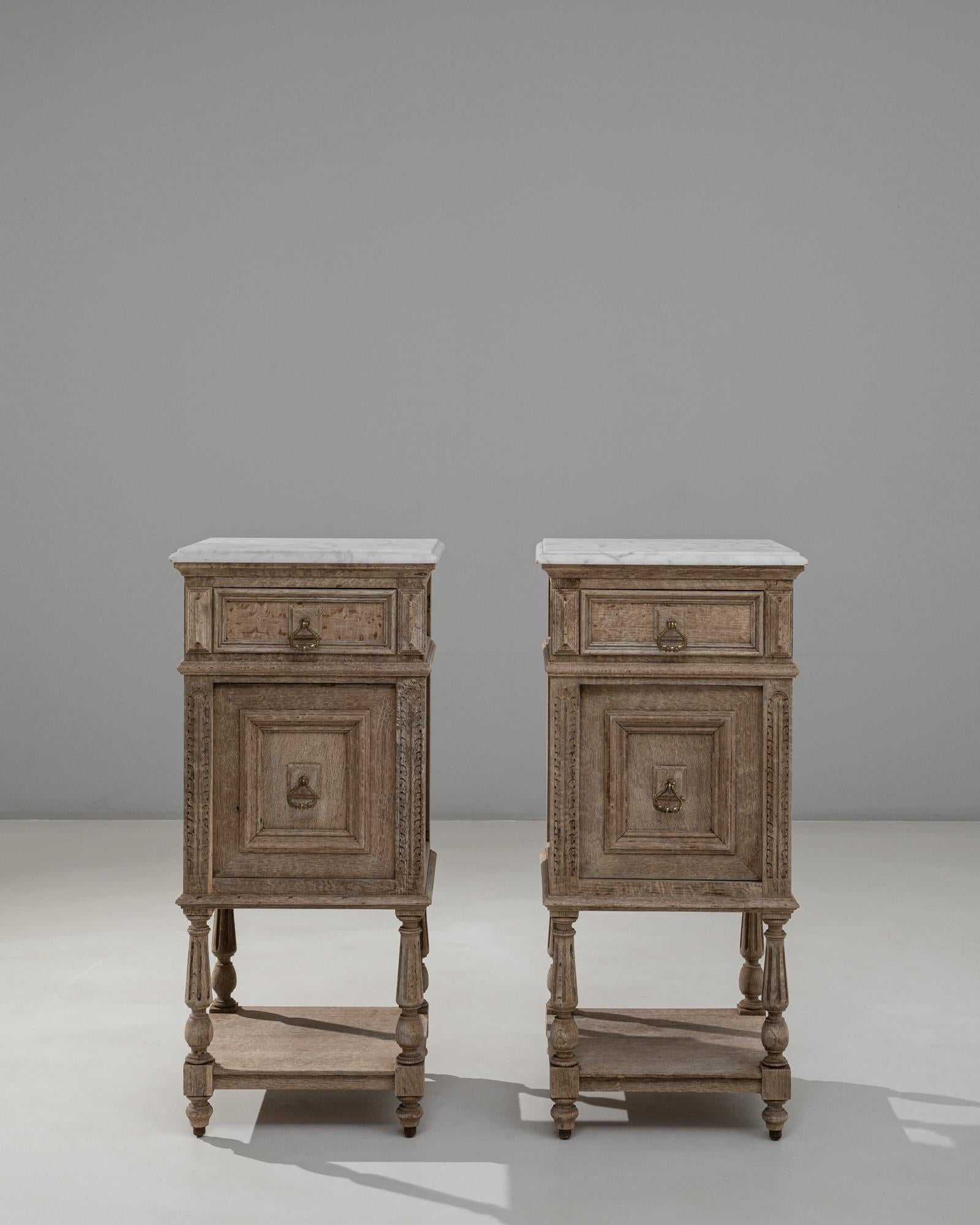 Coppia di comodini francesi Luigi XVI del 1890 con piani in marmo in vendita 1