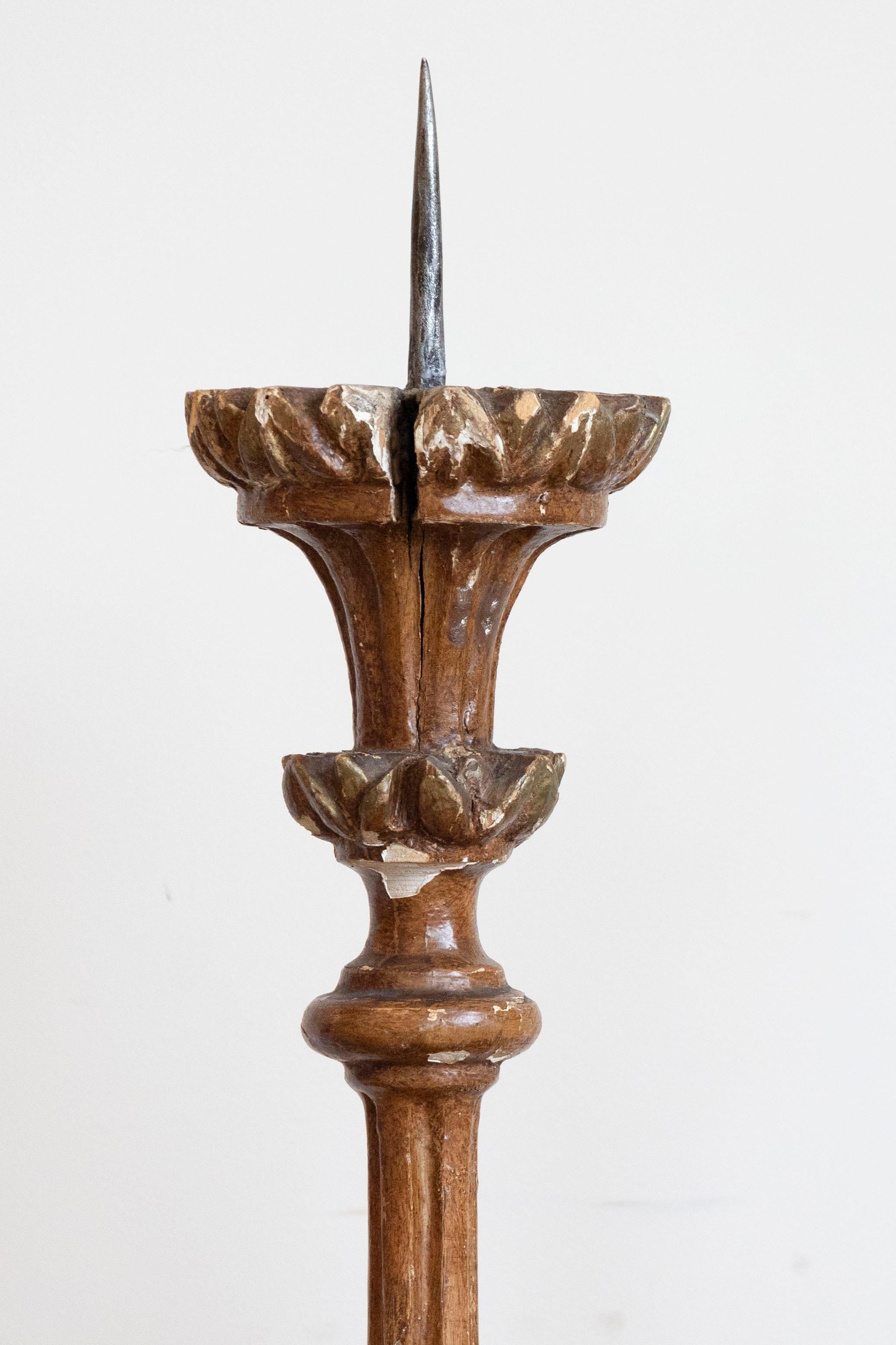 XIX secolo Coppia di candelabri francesi dipinti a grande scala del 1890 con patina invecchiata in vendita