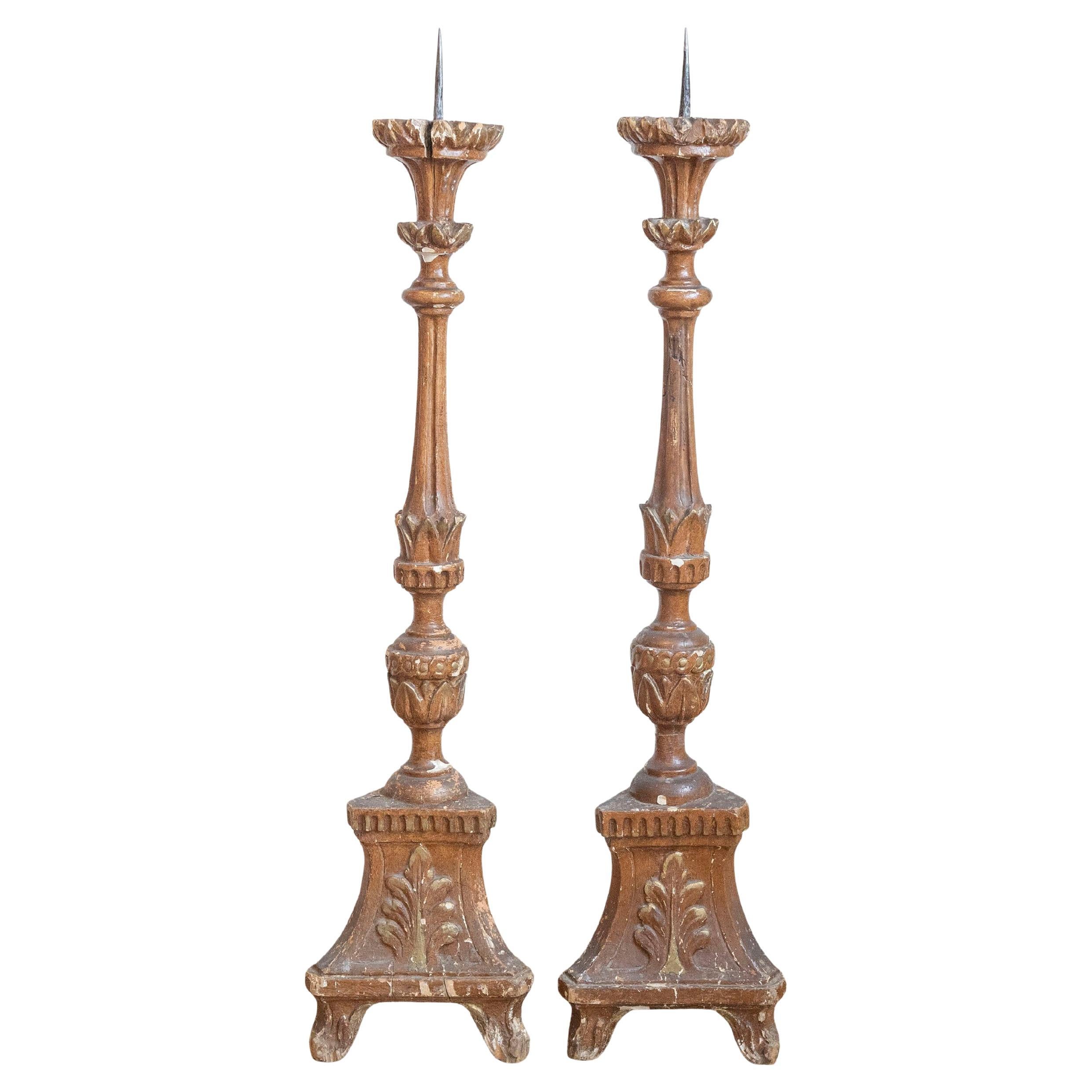Coppia di candelabri francesi dipinti a grande scala del 1890 con patina invecchiata