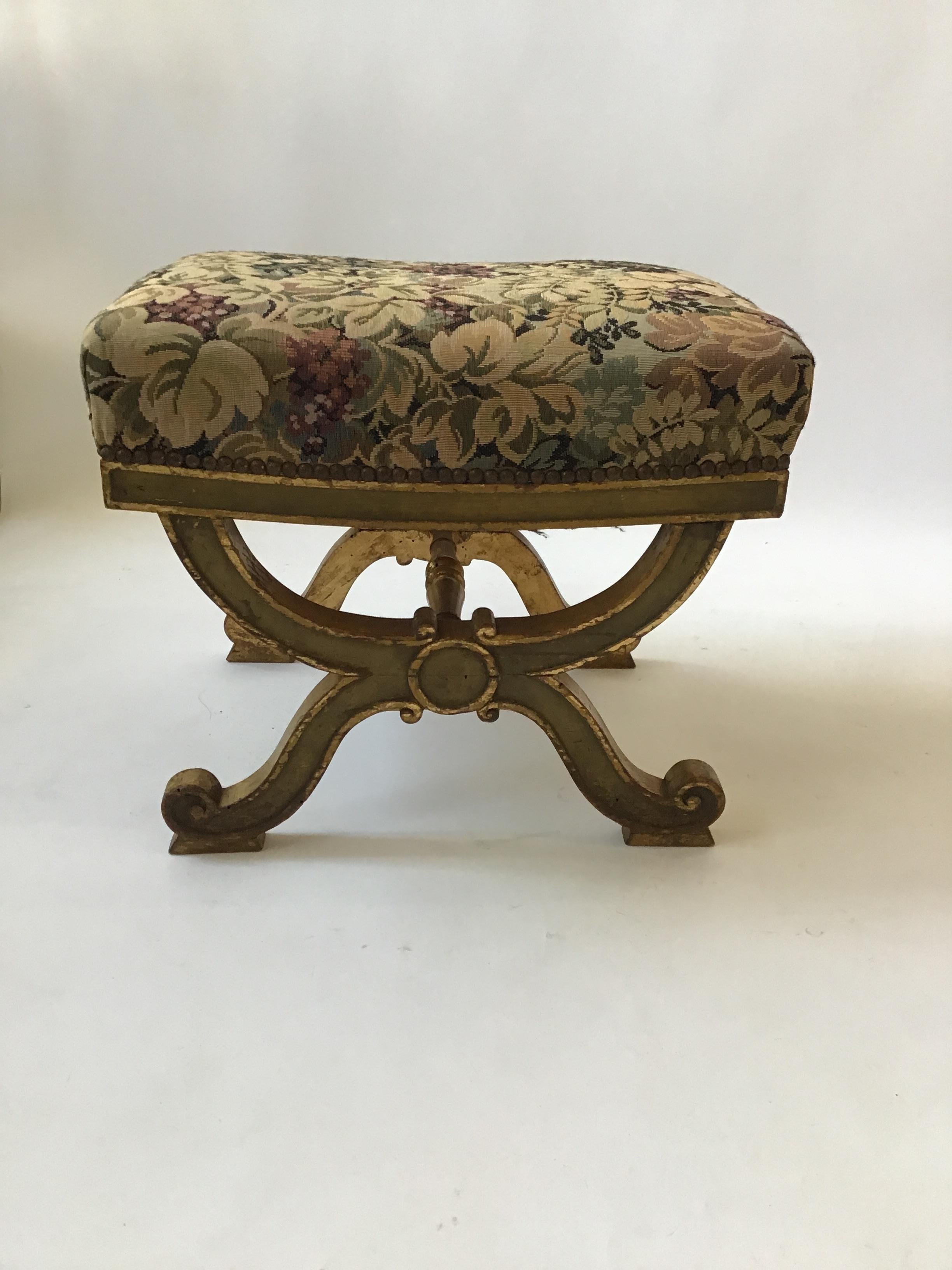 Late 19th Century Pair of 1890s Italian Classical Giltwood Benches For Sale
