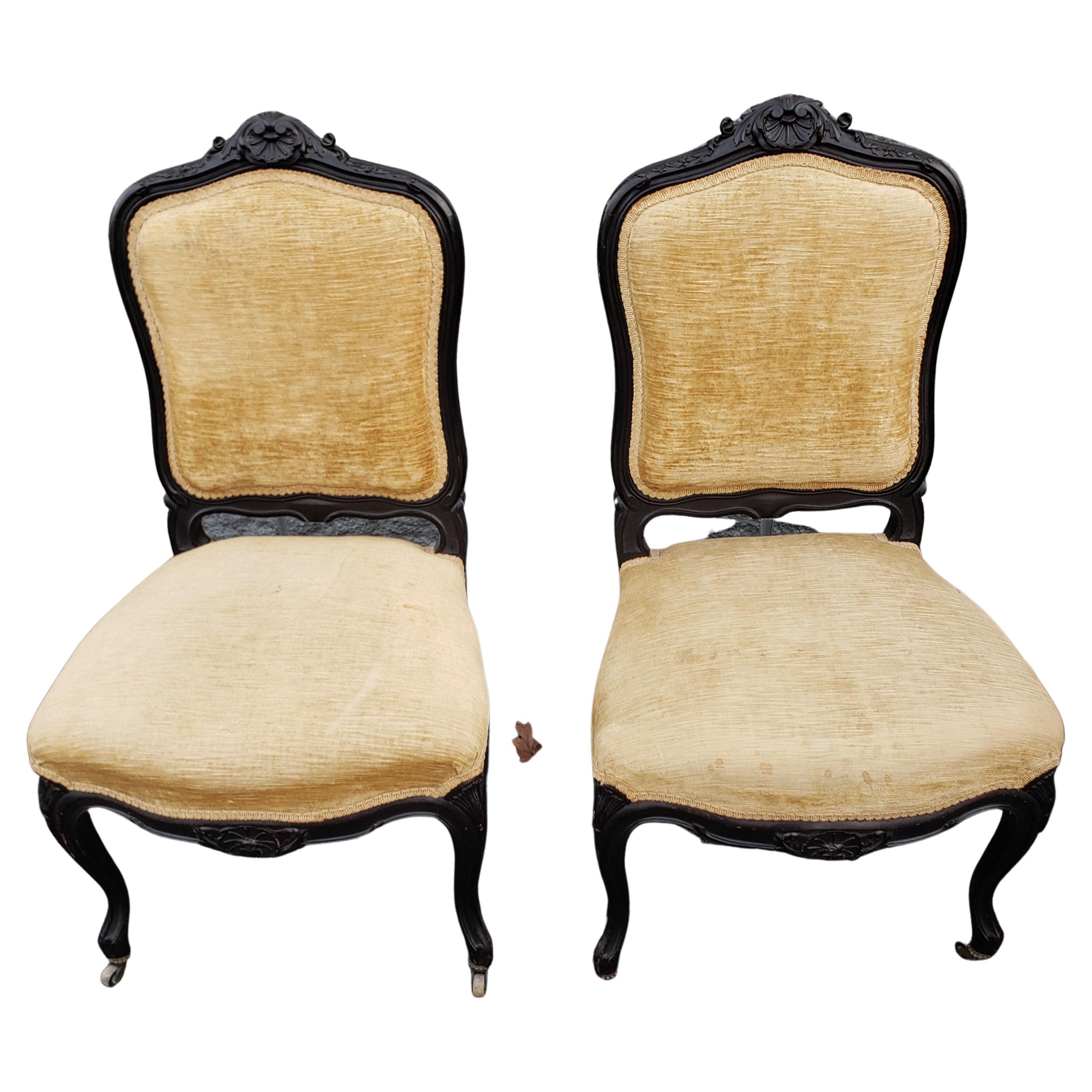 French Pair of 1890s Louis XV Carved, Ebonized and Upholstered Chairs For Sale