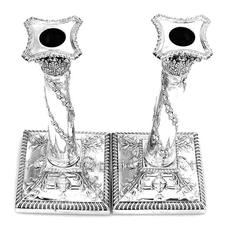 Martelé Paire de chandeliers victoriens anglais en argent sterling de 1895