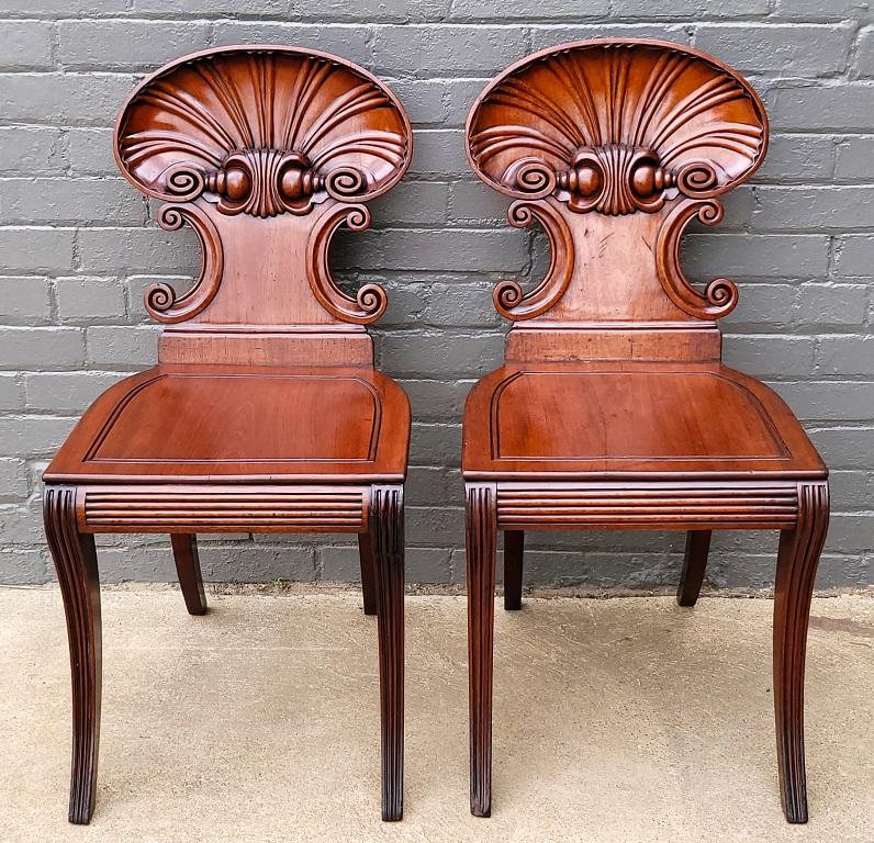 Presenting a stunning pair of 18 C Irish regency hall chairs.

A matching pair which is rare to find !

Made in Ireland during the Regency Era circa 1790-1820.

We know these are ‘Irish’ because of the signature ‘Scallop Shell’ backs which was