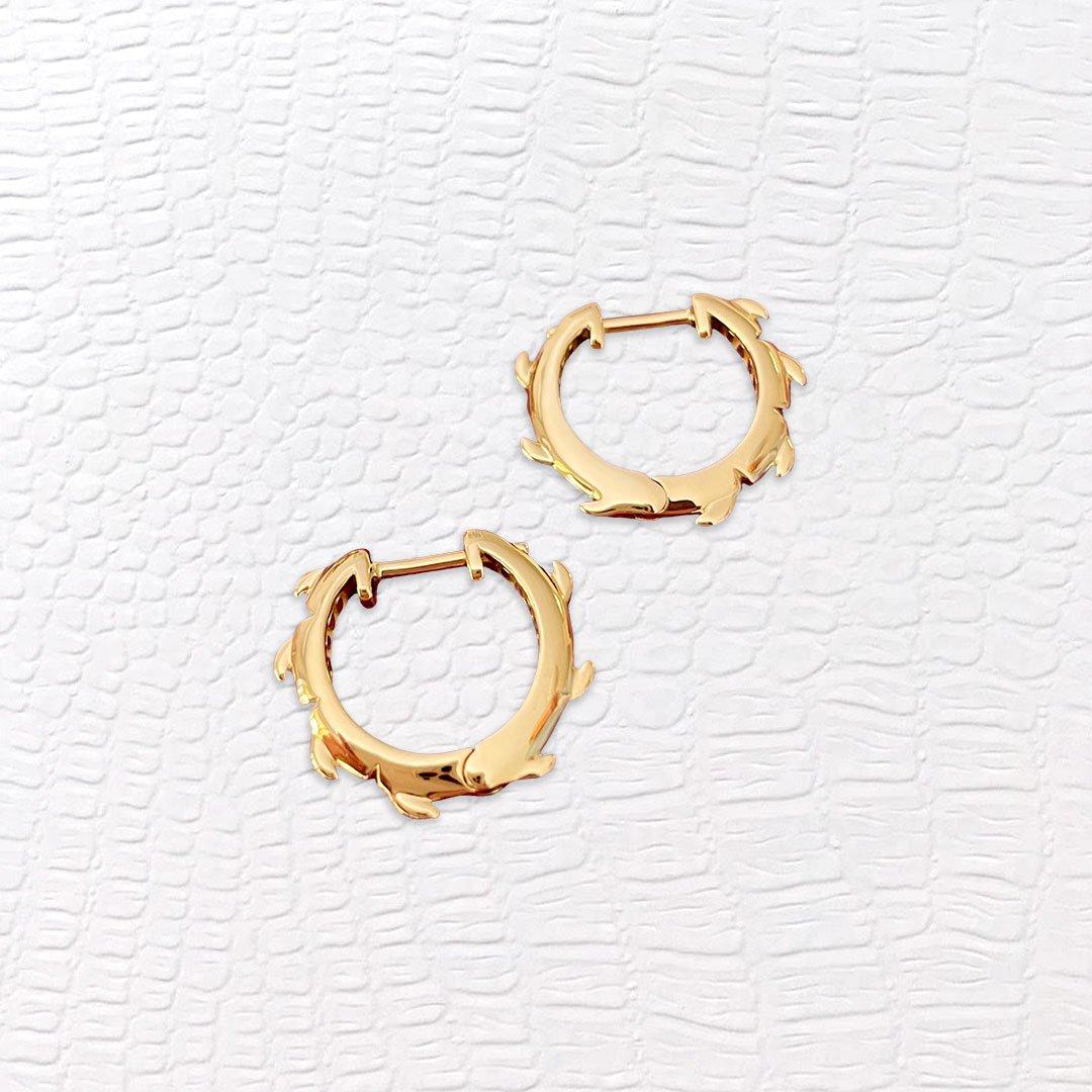 These pint-sized prodigies are a fierce addition to the ear. Sharp spikes on the outer and subtle croc filagree on the inner earring seal the haute adornment.

Crafted in 18ct yellow gold. Also available inn 18ct rose gold and yellow gold.
Every
