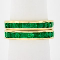 Paire de bagues de garde en or 18k 4.60ctw Channel Set GIA Emerald Eternity Band